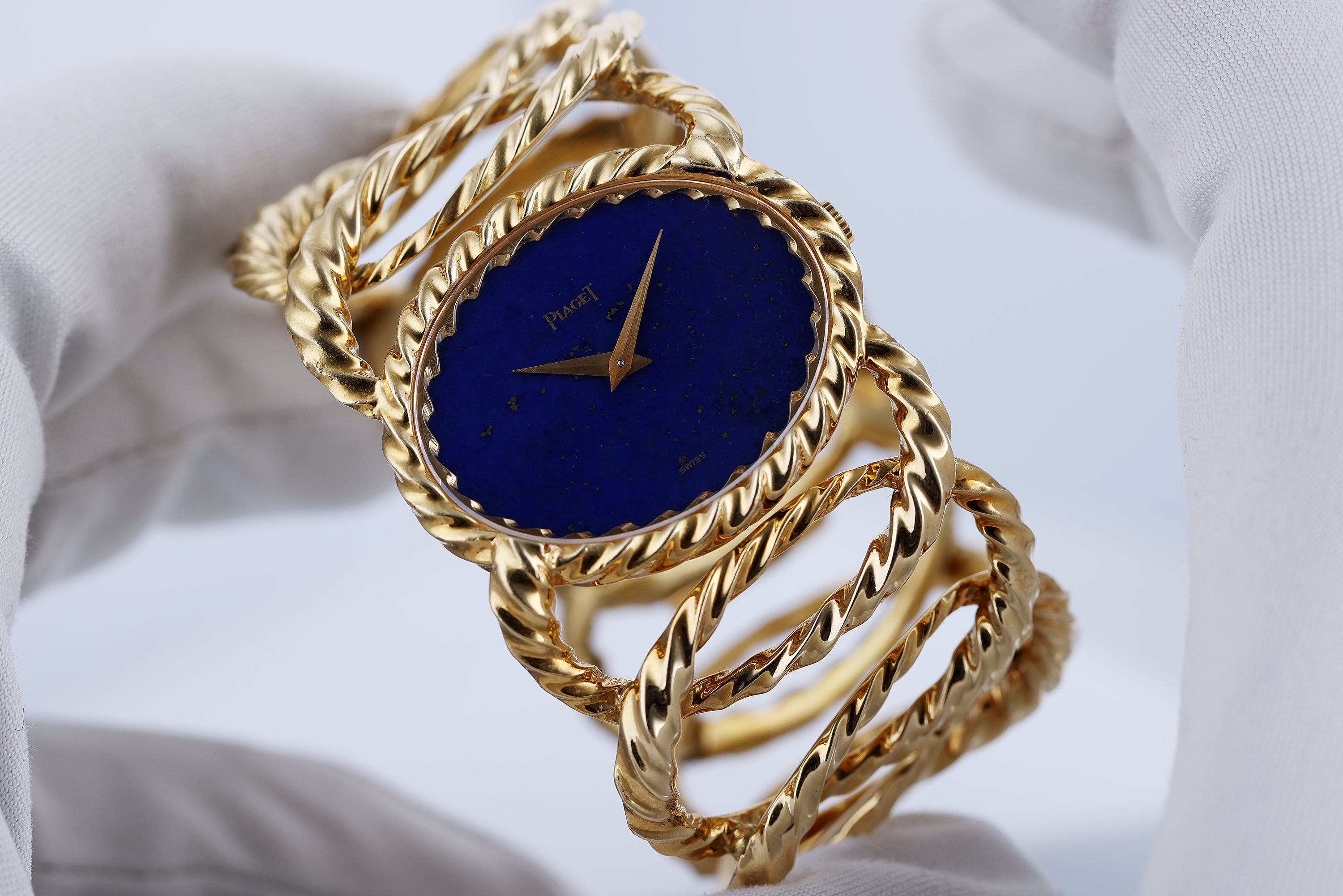Piaget 'Esclave' Cuff Watch | REF. 9855 D 35 | Lapis Lazuli Dial | 18k Yellow Gold | 32mm | 1970s