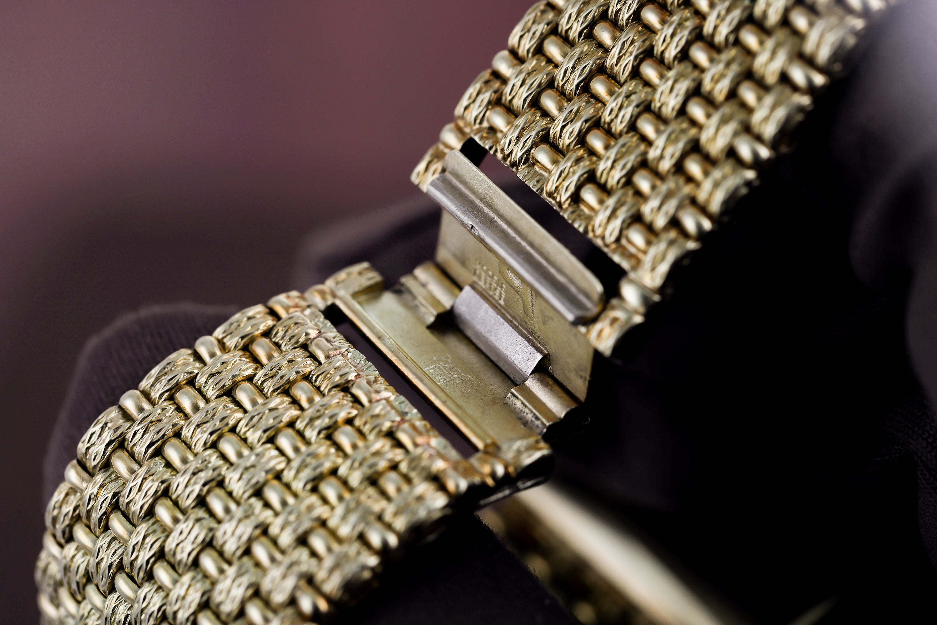 Piaget 1980s Wristwatch | REF. 934 D 23 | Diamond Dial | 18k Yellow Gold | 25mm | Manual Wind