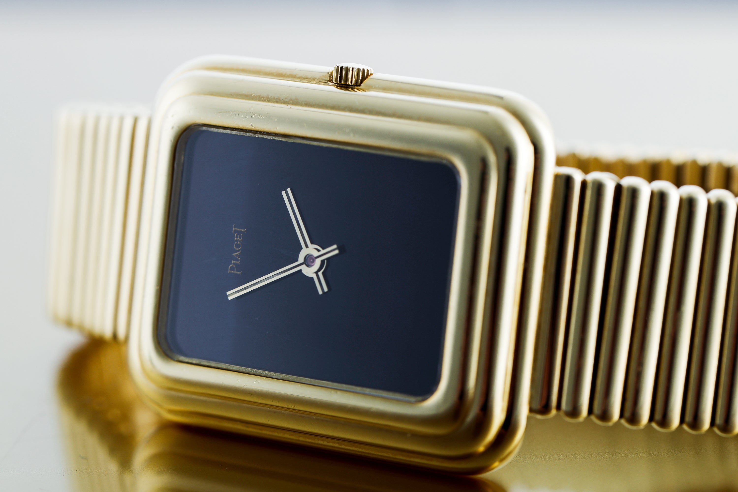 Rare Piaget Beta 21 Quartz | REF. 14101 C 10 | Hawk Eye | 18k Yellow Gold | 33.5mm | 1970s