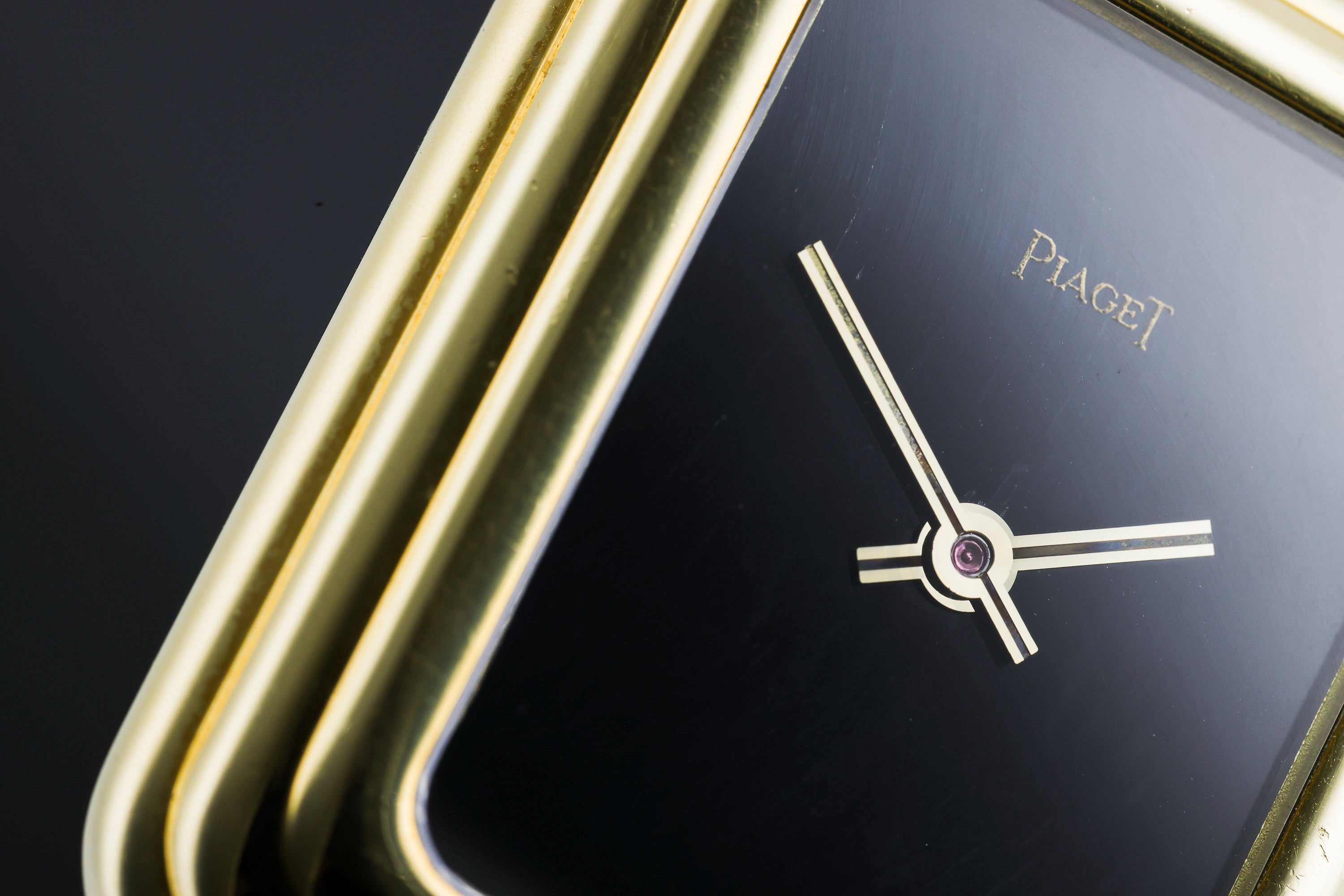 Rare Piaget Beta 21 Quartz | REF. 14101 C 10 | Hawk Eye | 18k Yellow Gold | 33.5mm | 1970s