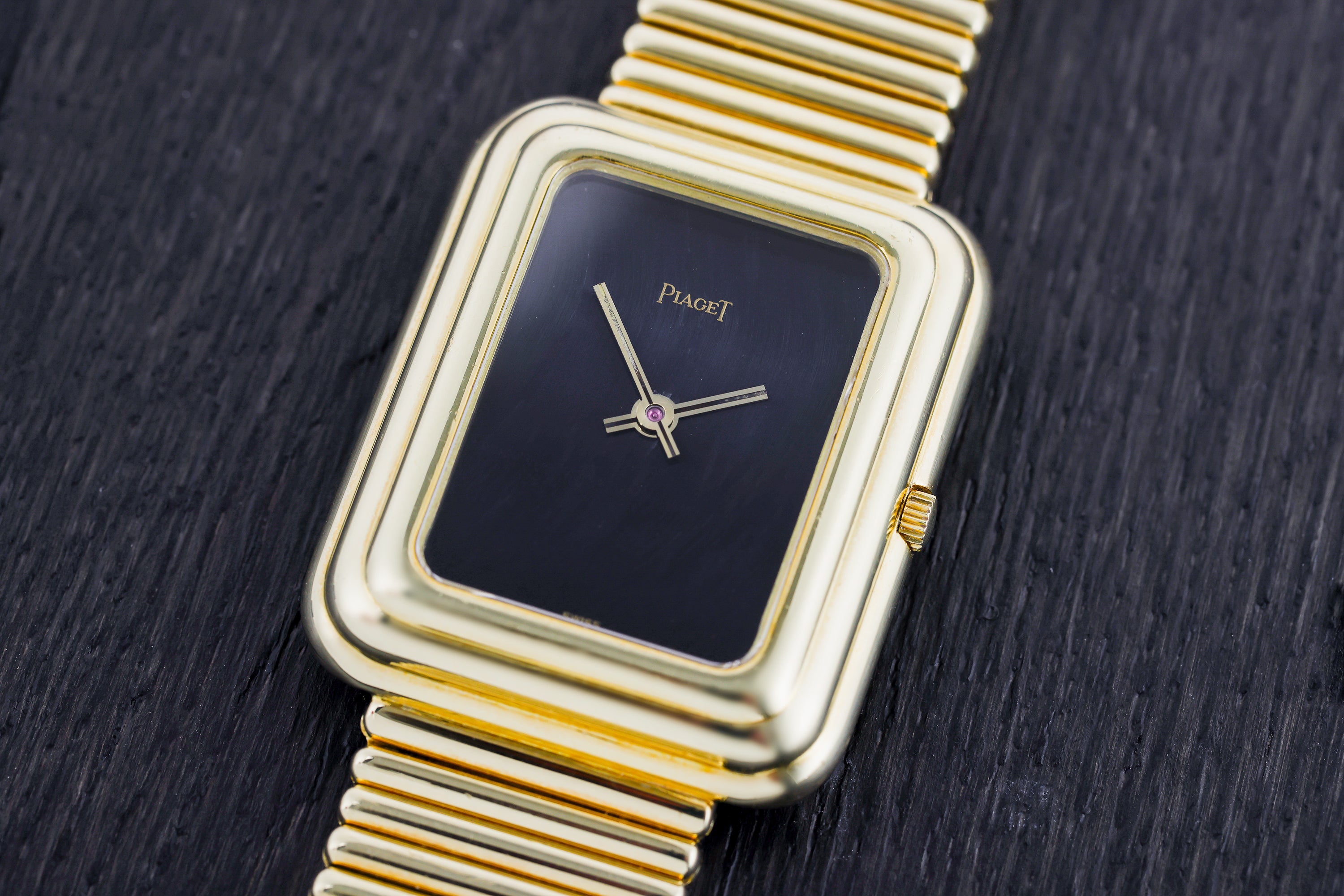 Rare Piaget Beta 21 Quartz | REF. 14101 C 10 | Hawk Eye | 18k Yellow Gold | 33.5mm | 1970s