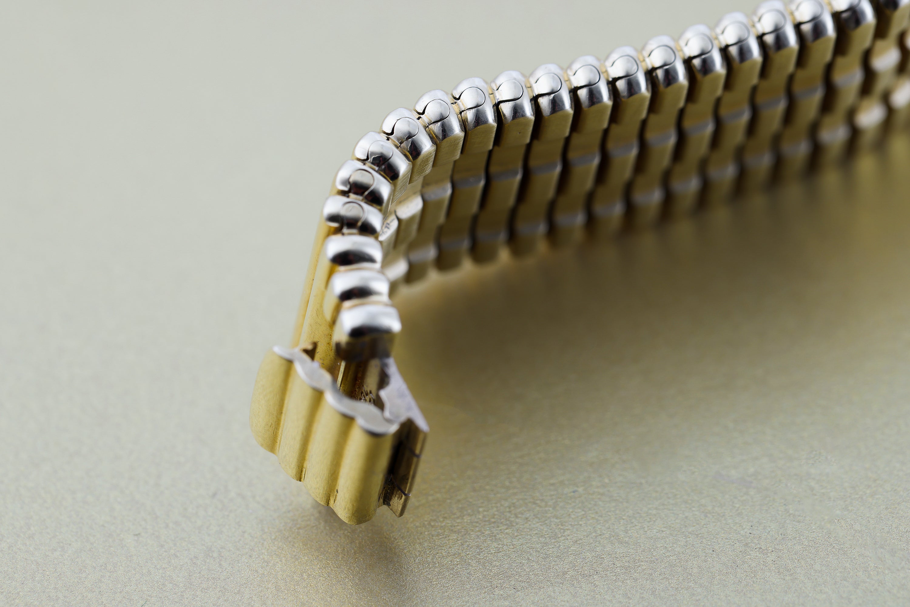 Rare Piaget Beta 21 Quartz | REF. 14101 C 10 | Hawk Eye | 18k Yellow Gold | 33.5mm | 1970s