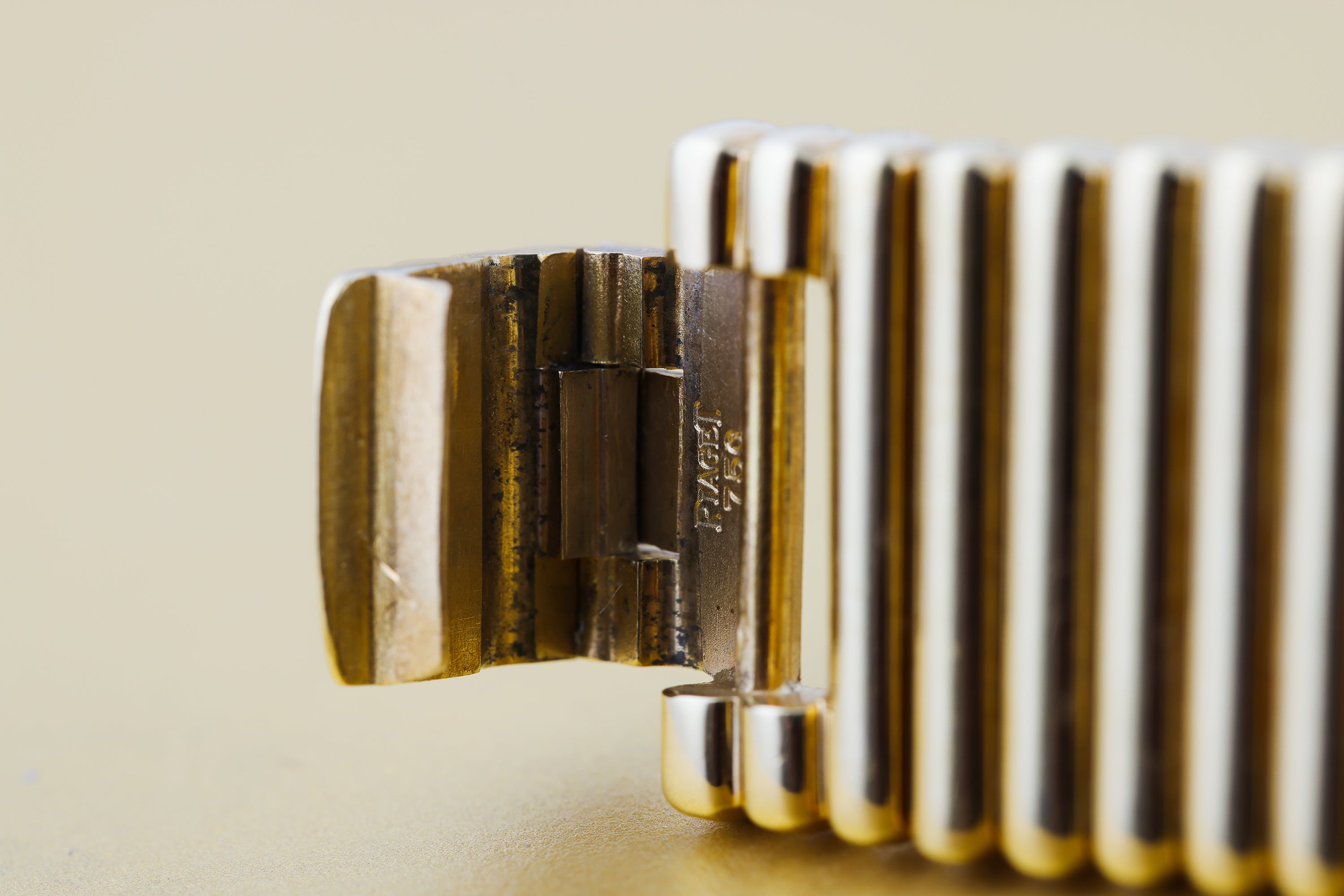 Rare Piaget Beta 21 Quartz | REF. 14101 C 10 | Hawk Eye | 18k Yellow Gold | 33.5mm | 1970s