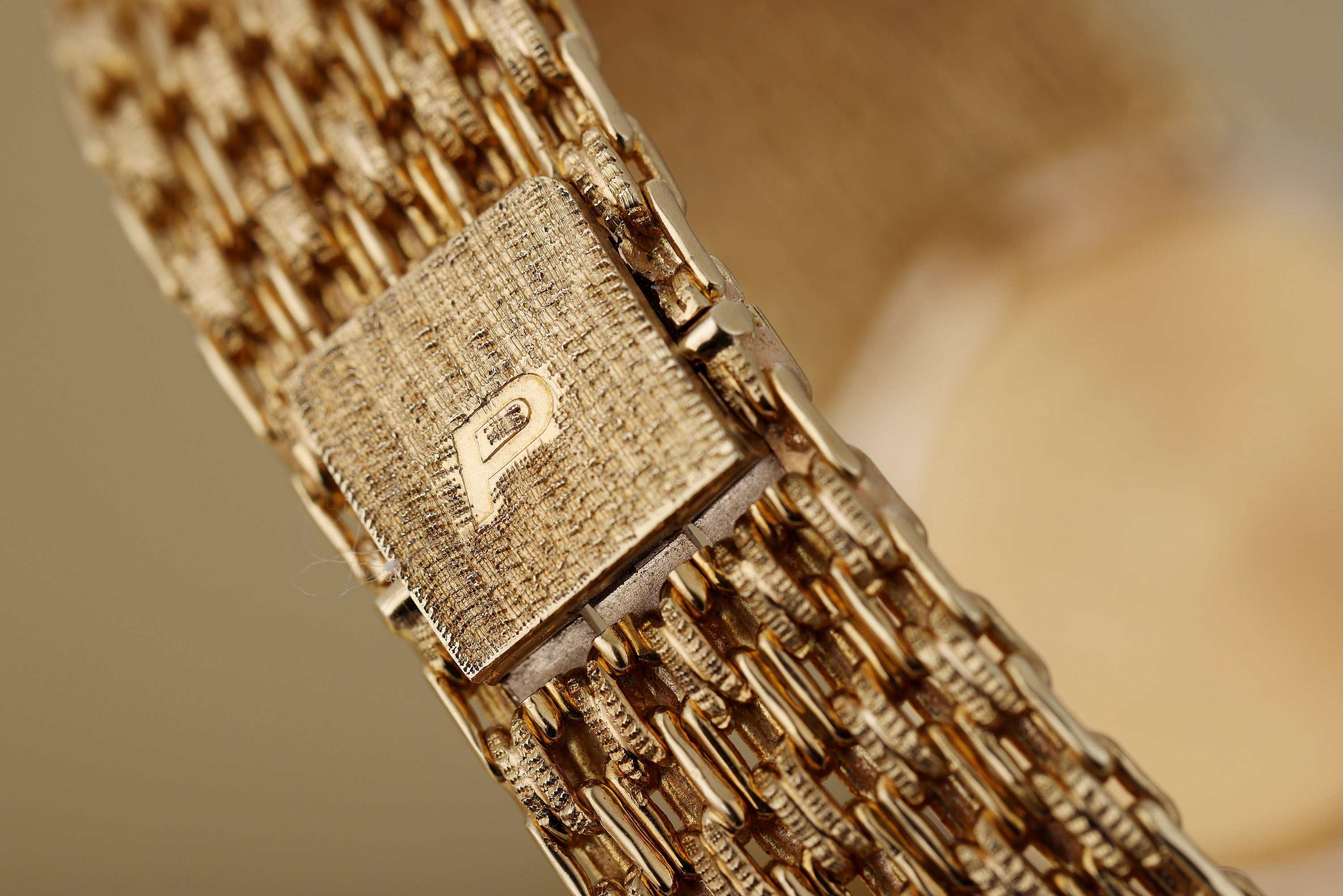 Piaget 1980s Ladies Wristwatch | REF. 926 N 33 | Blue Dial & Diamond Bezel | 24mm | 18k Yellow & White Gold