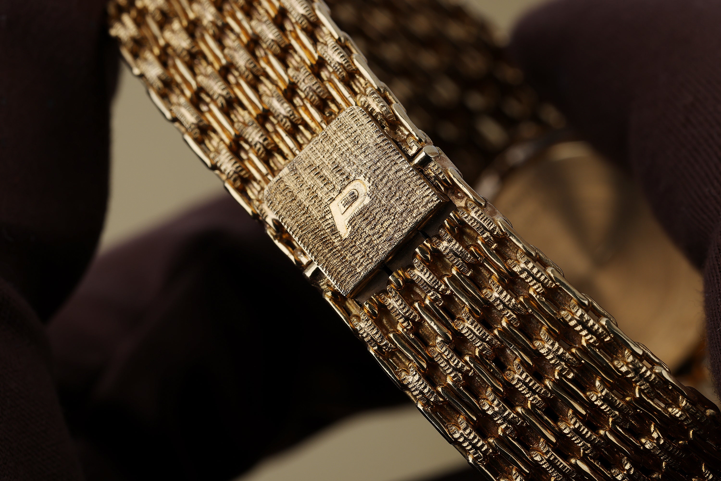 Piaget 1980s Ladies Wristwatch | REF. 926 N 33 | Blue Dial & Diamond Bezel | 24mm | 18k Yellow & White Gold