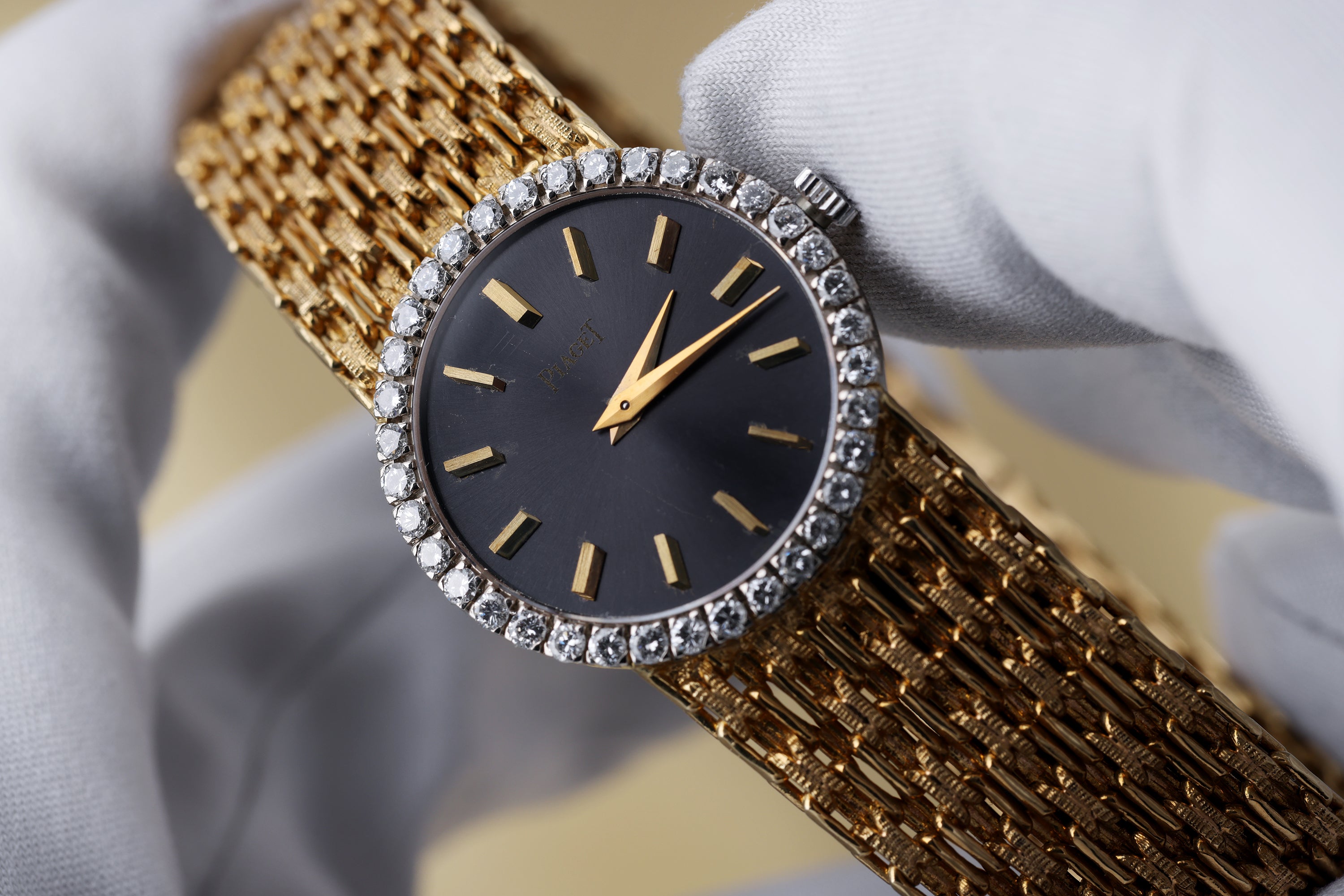 Piaget 1980s Ladies Wristwatch | REF. 926 N 33 | Blue Dial & Diamond Bezel | 24mm | 18k Yellow & White Gold