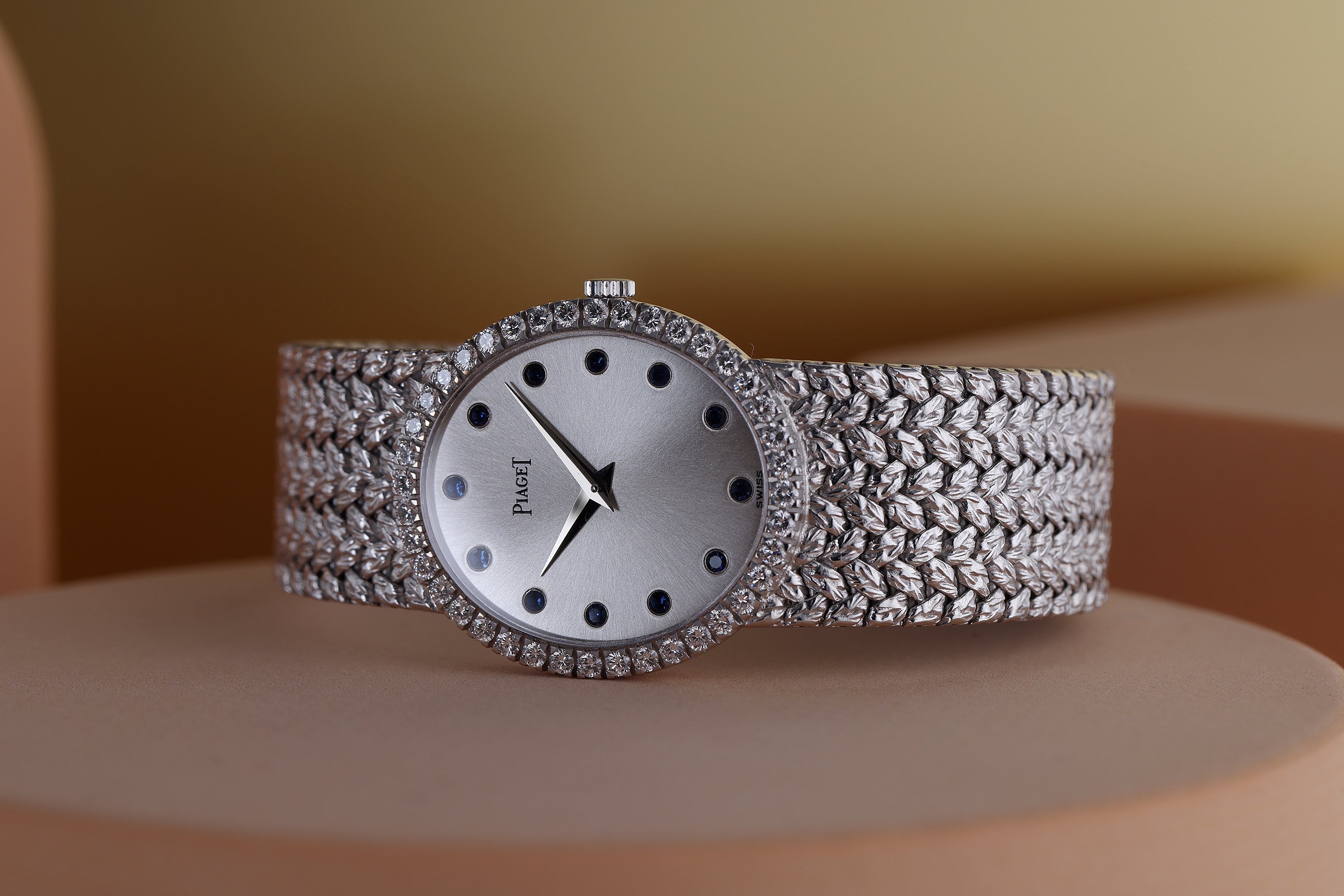 Piaget Vintage Ladies Wristwatch | Sapphire Dial & Diamond Bezel | REF. 9826 D 2 | Manual Wind | 18K White Gold | 24mm
