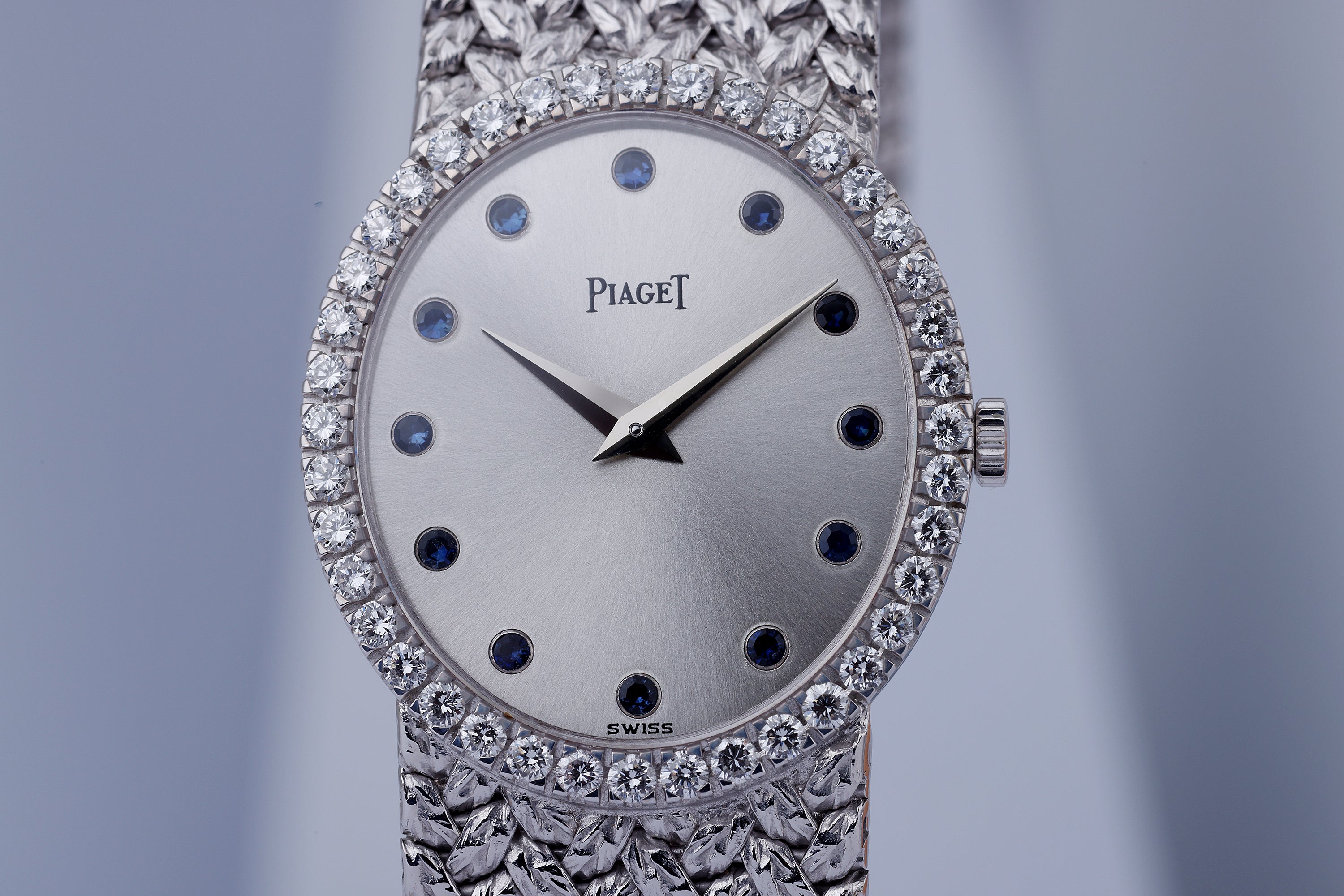 Piaget Vintage Ladies Wristwatch | Sapphire Dial & Diamond Bezel | REF. 9826 D 2 | Manual Wind | 18K White Gold | 24mm