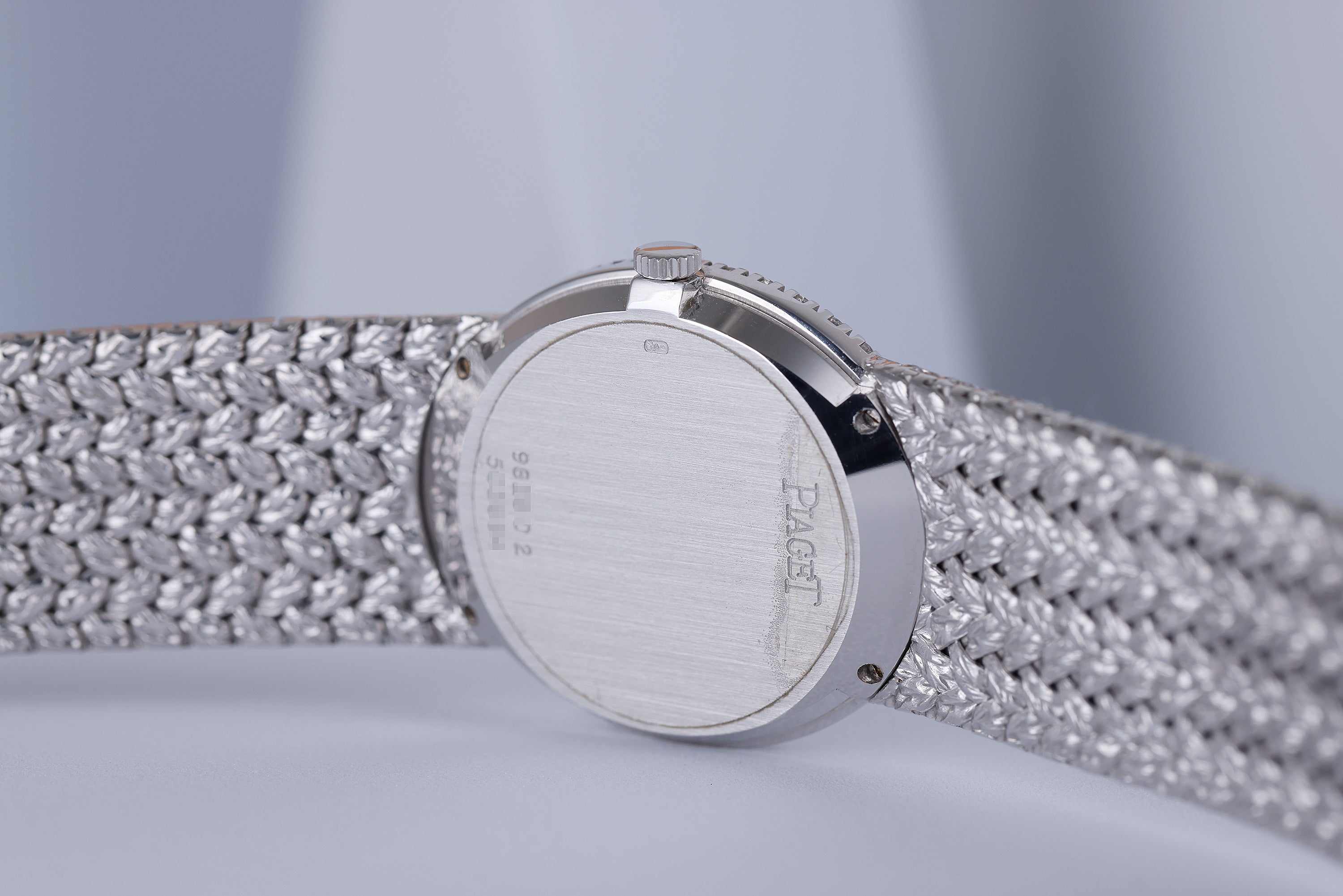 Piaget Vintage Ladies Wristwatch | Sapphire Dial & Diamond Bezel | REF. 9826 D 2 | Manual Wind | 18K White Gold | 24mm