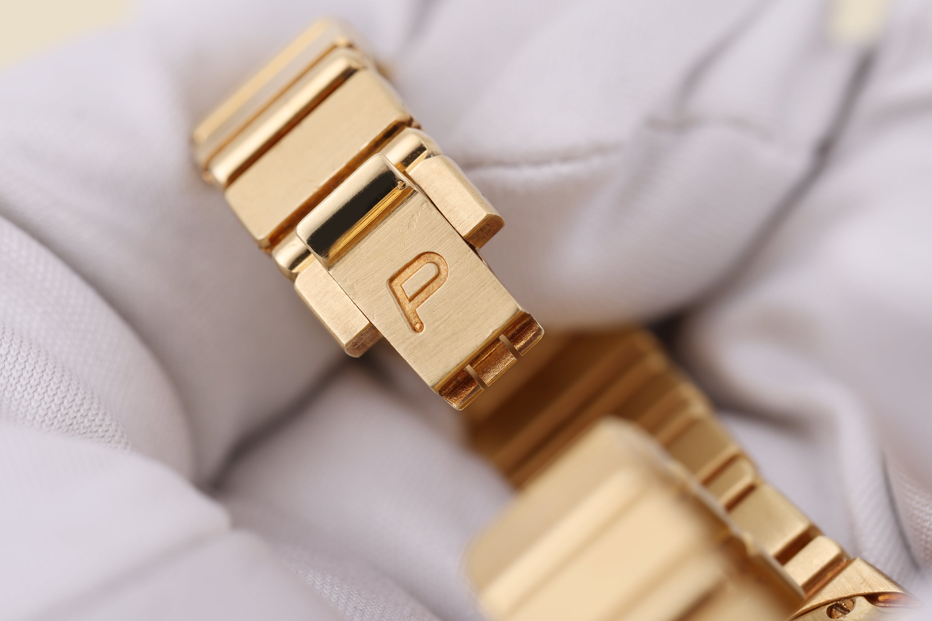 Piaget Polo Ladies | REF. 8296 C 701 | Diamond Bezel & Dial | Quartz | 21mm | 18k Yellow Gold | 1990's