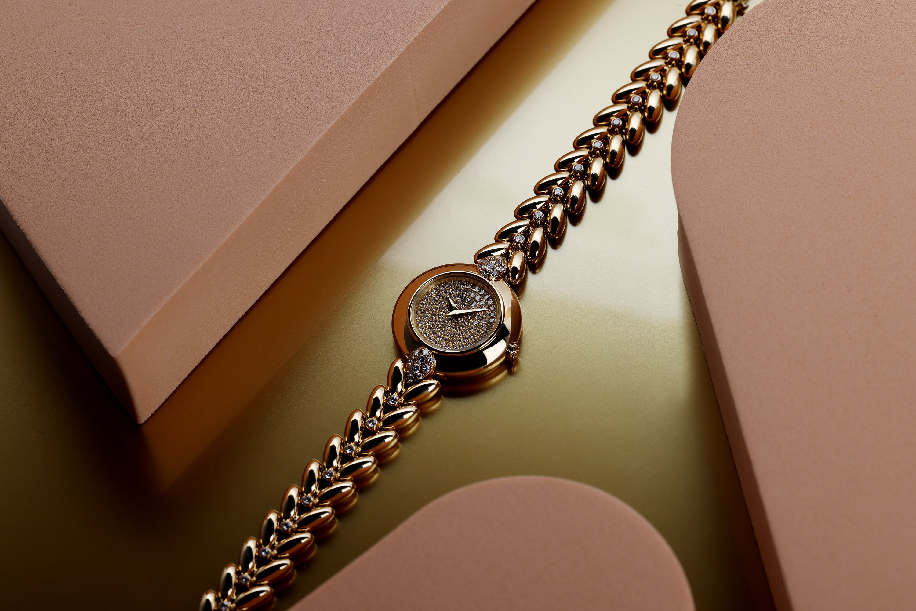 Piaget 1980s Ladies Watch | REF. 5213 E 114 | Pavé Diamond Dial, Shoulders & Accents | 18k Yellow Gold | 23mm