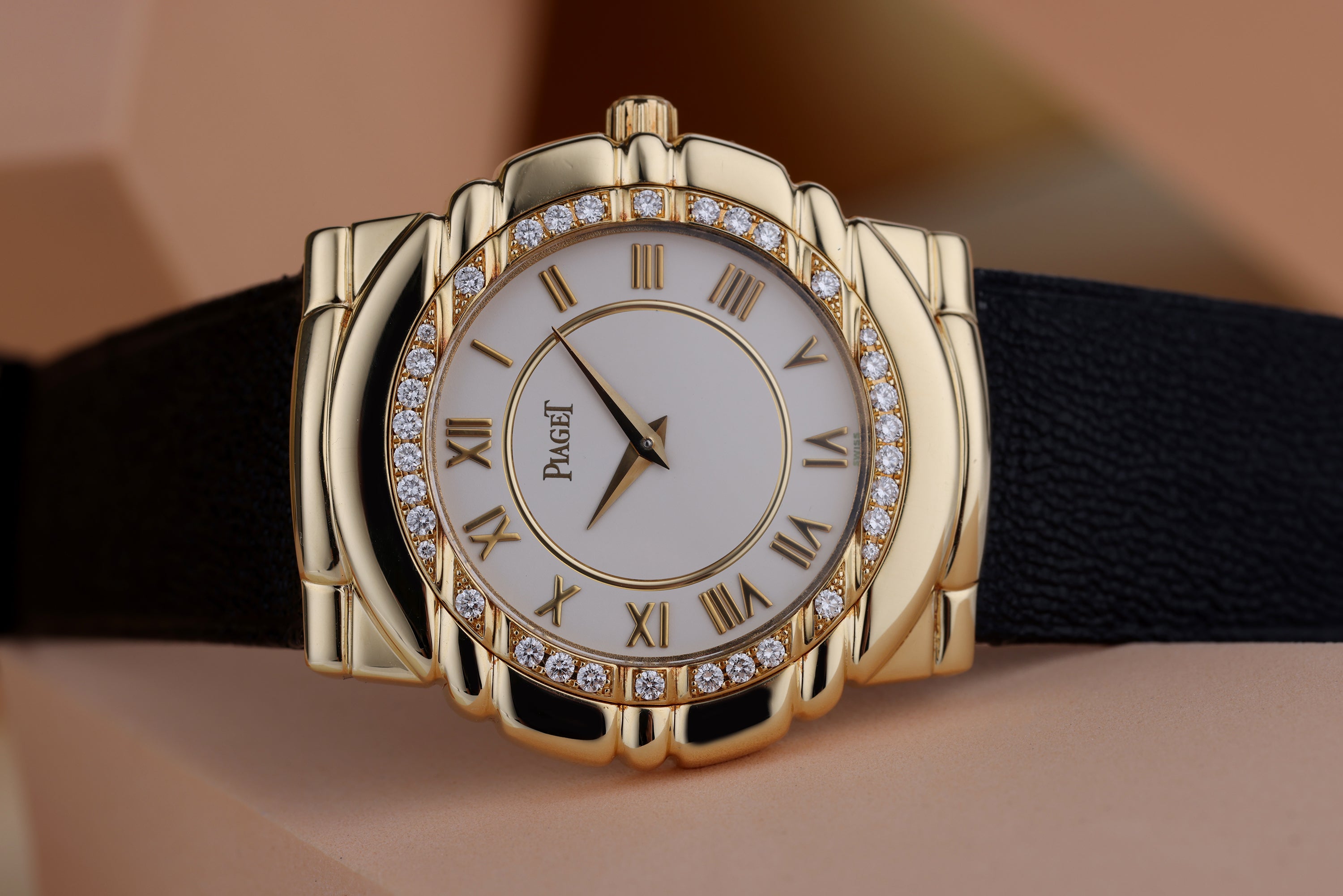 Piaget Tanagra | REF. 95043 | Diamond Bezel | Manual Wind | 18k Yellow Gold | 33mm | 1990s/2000s