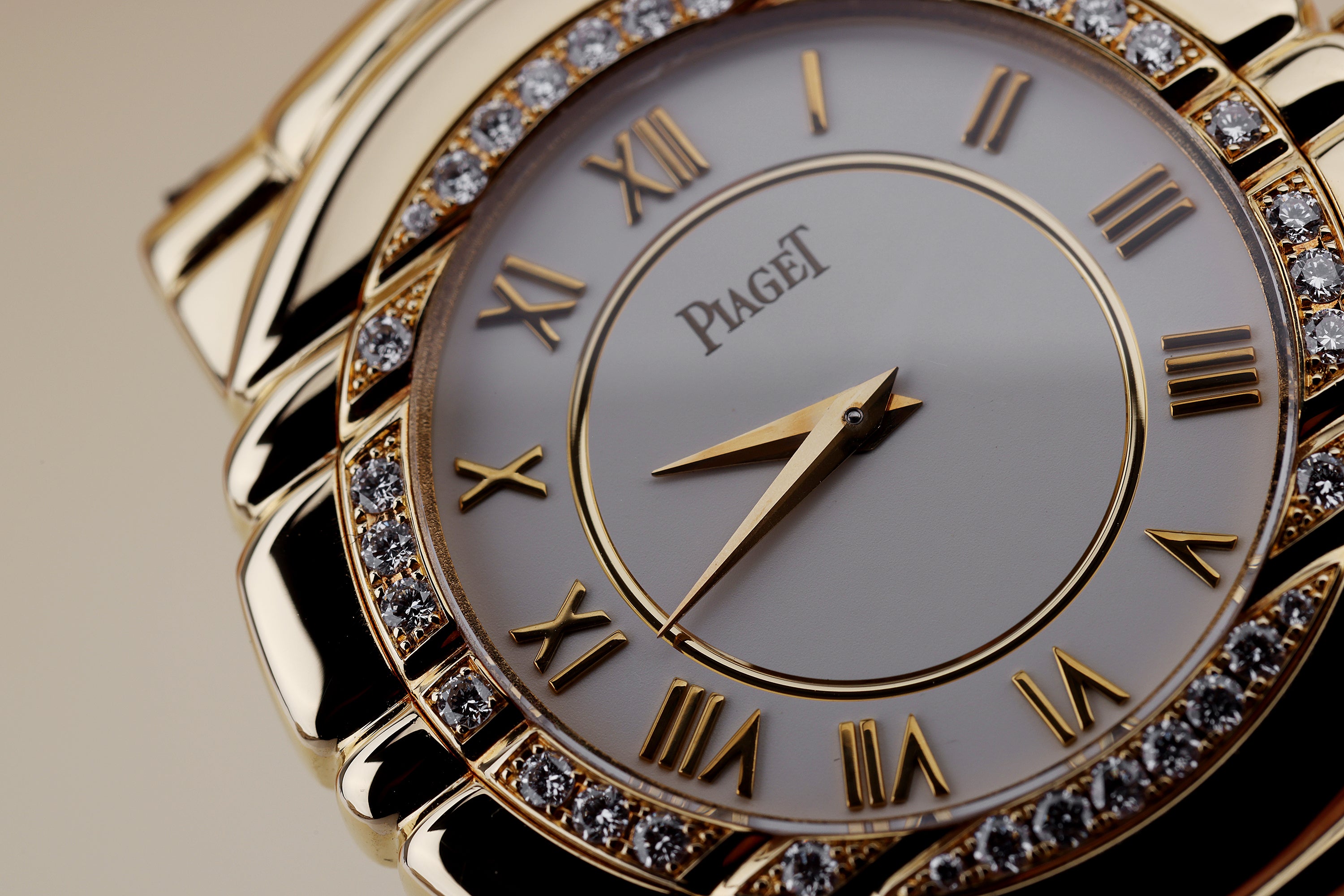 Piaget Tanagra | REF. 95043 | Diamond Bezel | Manual Wind | 18k Yellow Gold | 33mm | 1990s/2000s