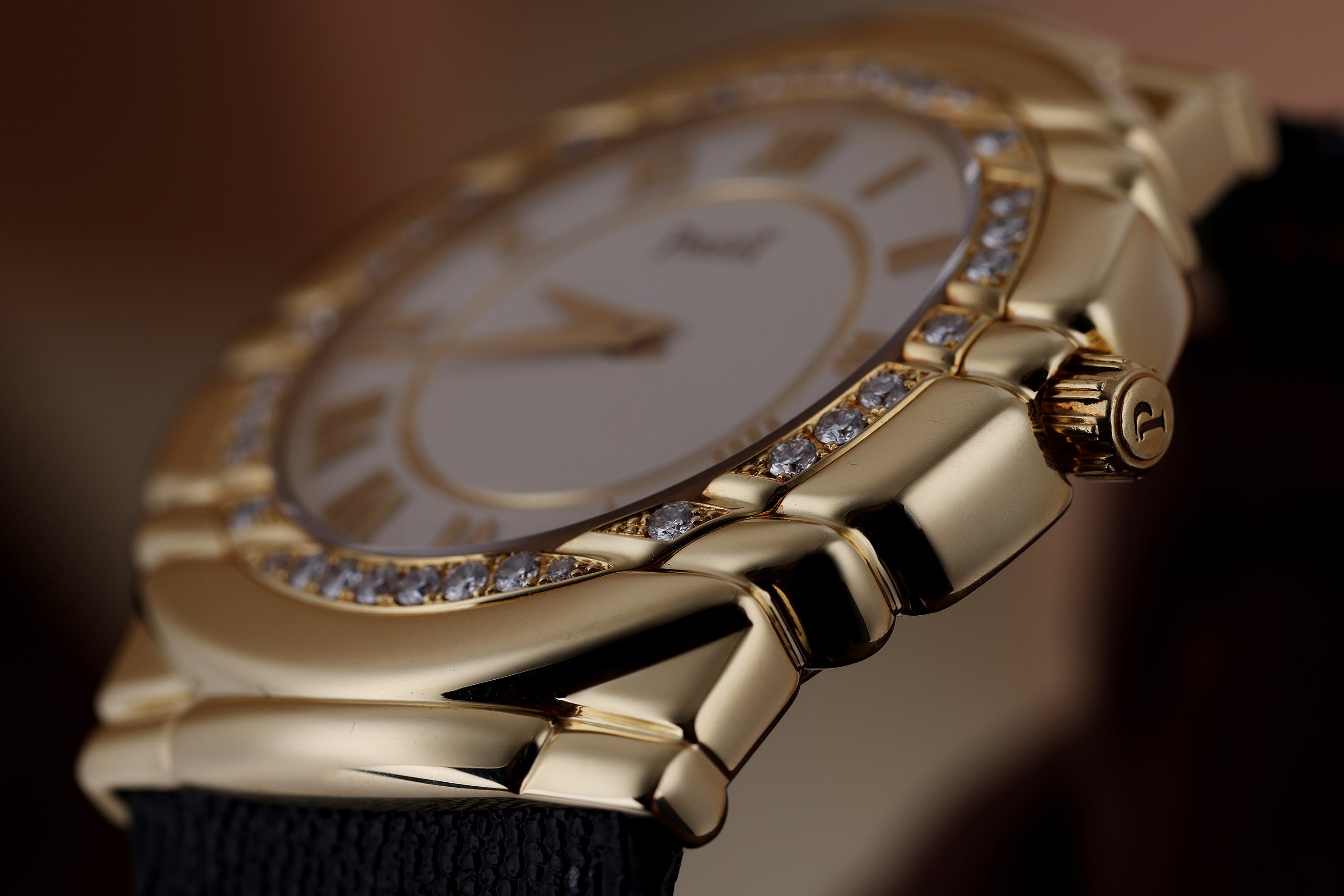 Piaget Tanagra | REF. 95043 | Diamond Bezel | Manual Wind | 18k Yellow Gold | 33mm | 1990s/2000s