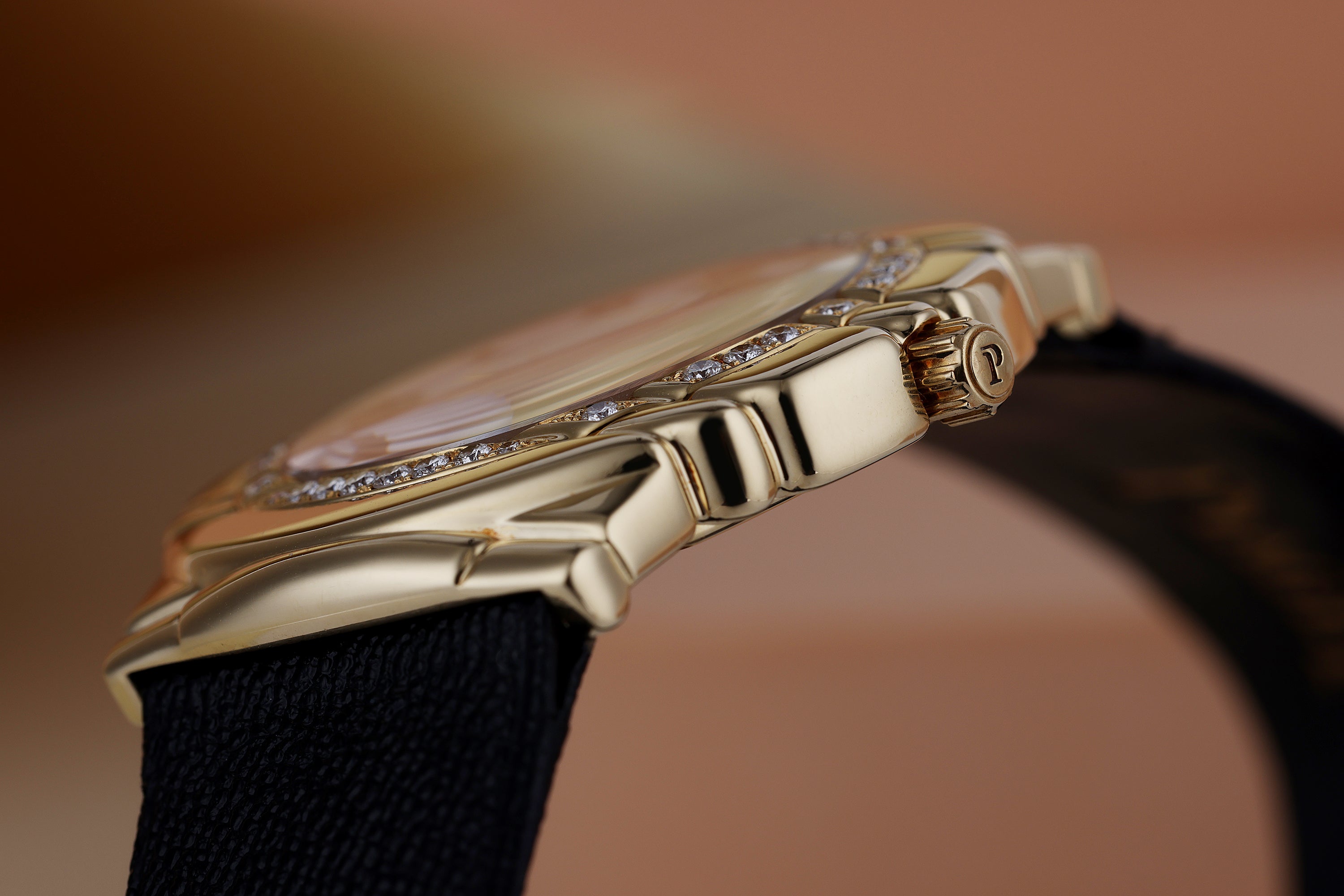Piaget Tanagra | REF. 95043 | Diamond Bezel | Manual Wind | 18k Yellow Gold | 33mm | 1990s/2000s