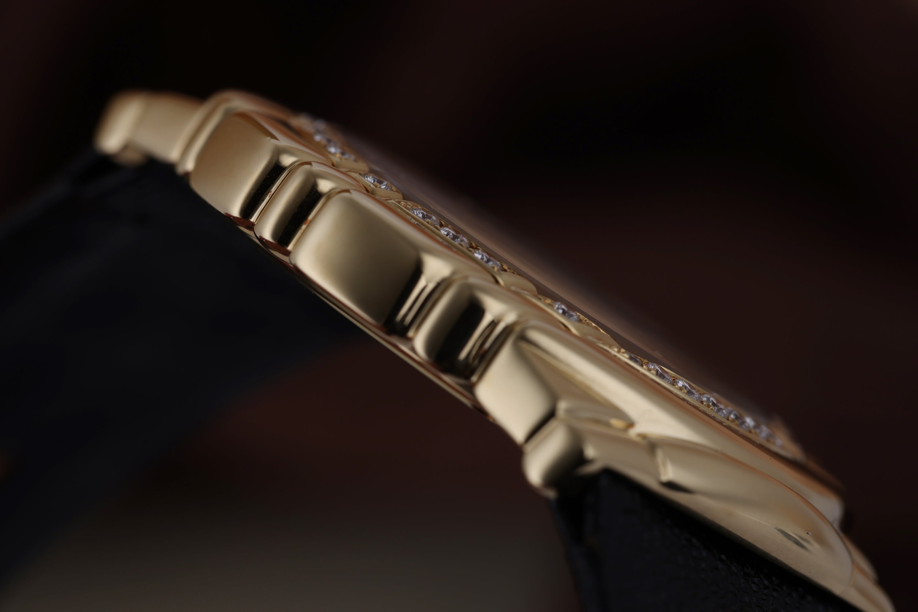 Piaget Tanagra | REF. 95043 | Diamond Bezel | Manual Wind | 18k Yellow Gold | 33mm | 1990s/2000s