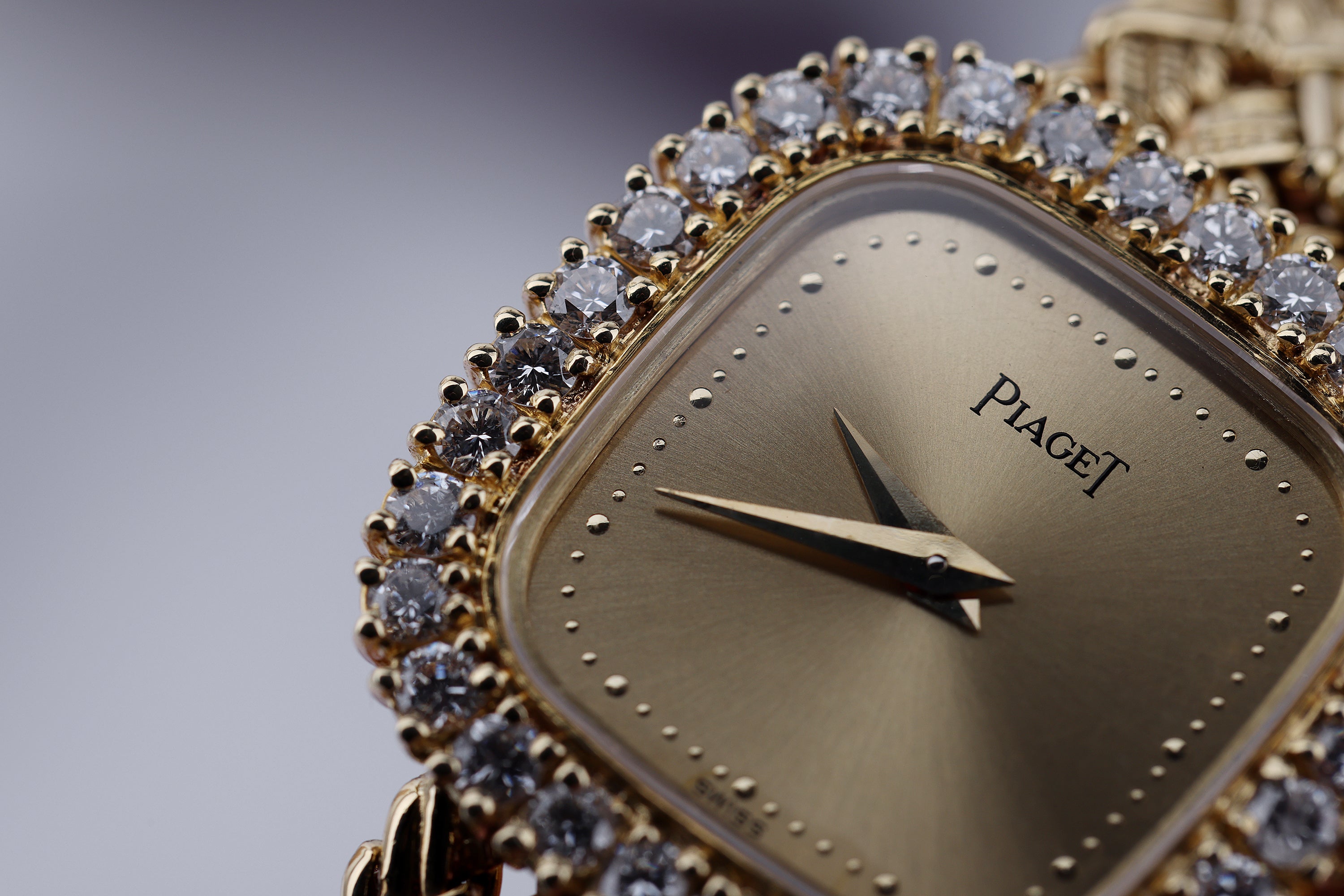 Piaget 1990s Ladies Wristwatch | REF. 4906 D 14 | Diamond Bezel | 23mm | Manual Wind | 18k Yellow Gold