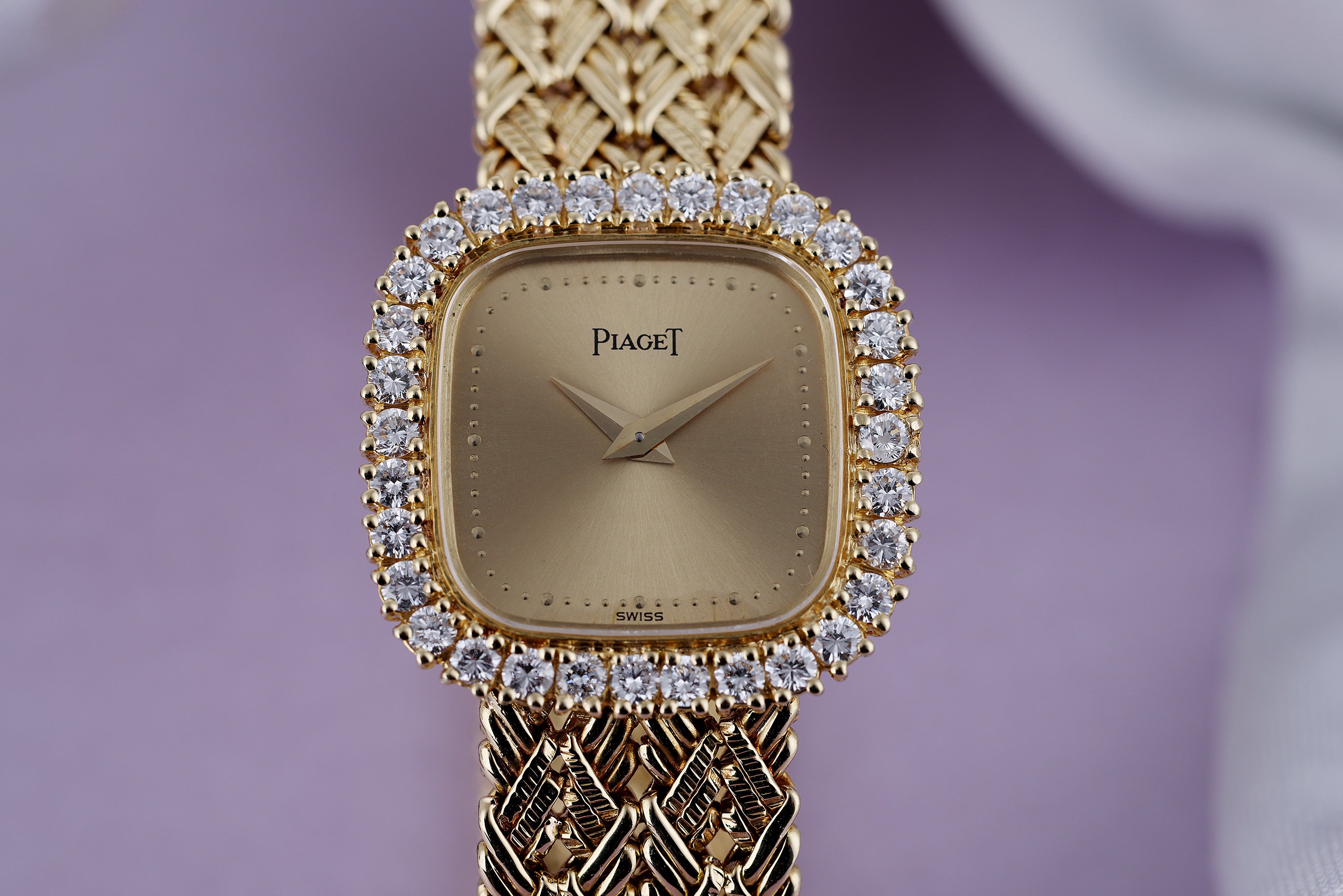 Piaget 1990s Ladies Wristwatch | REF. 4906 D 14 | Diamond Bezel | 23mm | Manual Wind | 18k Yellow Gold