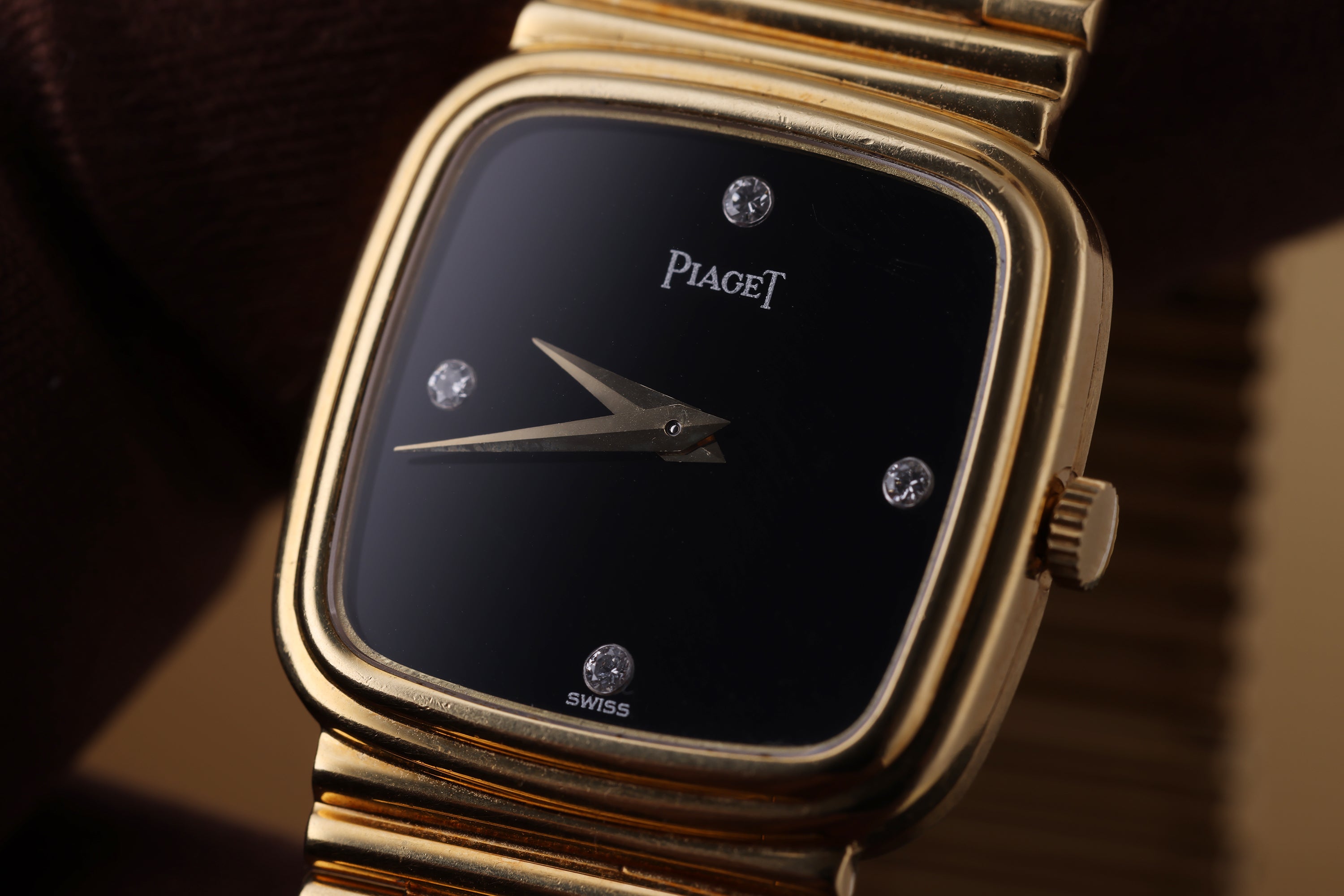 Piaget Ladies Wristwatch circa 1980's | REF. 9902 G 1 | Onyx Diamond Dial | 18k Yellow Gold | 22.5mm | Manual Wind