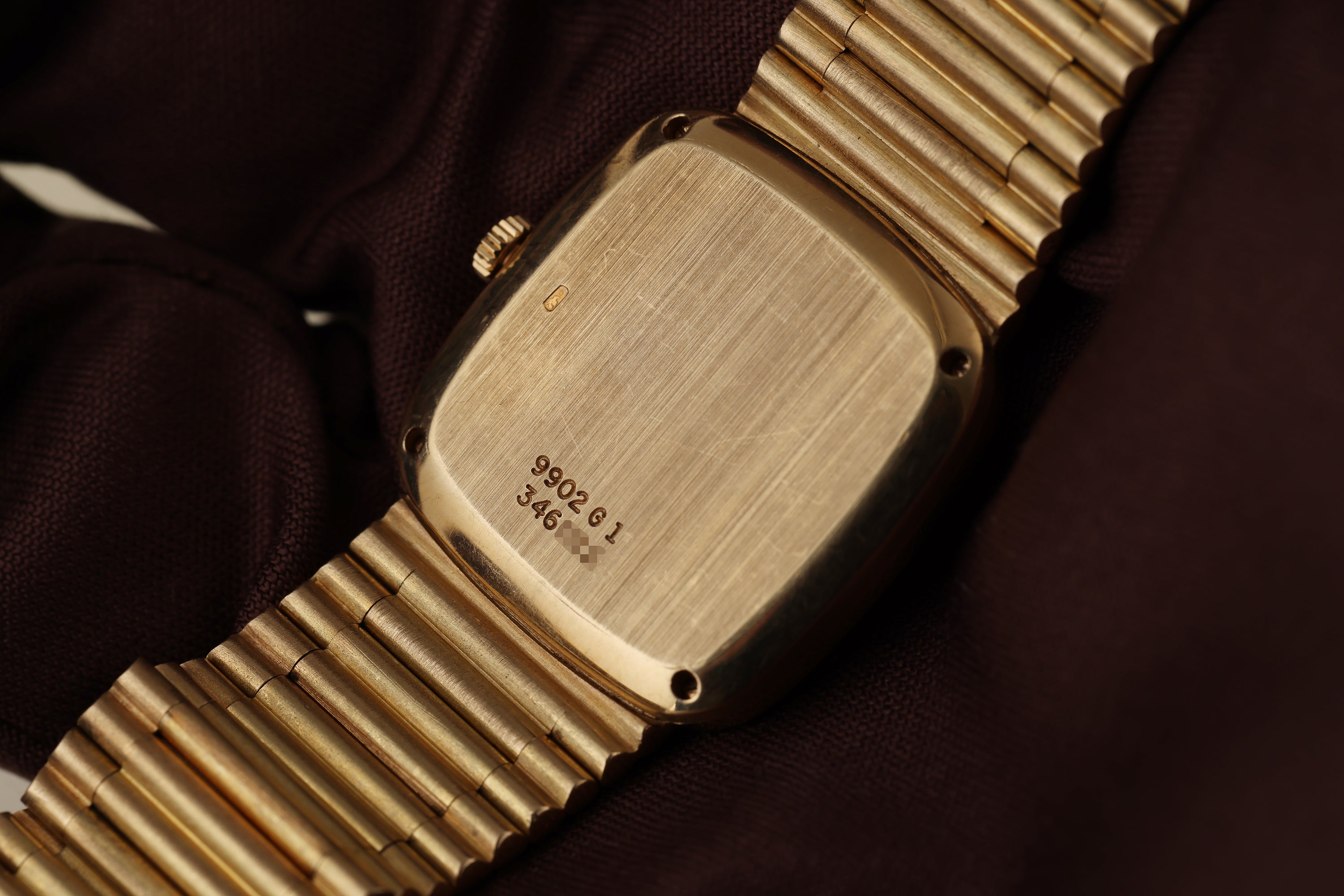 Piaget Ladies Wristwatch circa 1980's | REF. 9902 G 1 | Onyx Diamond Dial | 18k Yellow Gold | 22.5mm | Manual Wind
