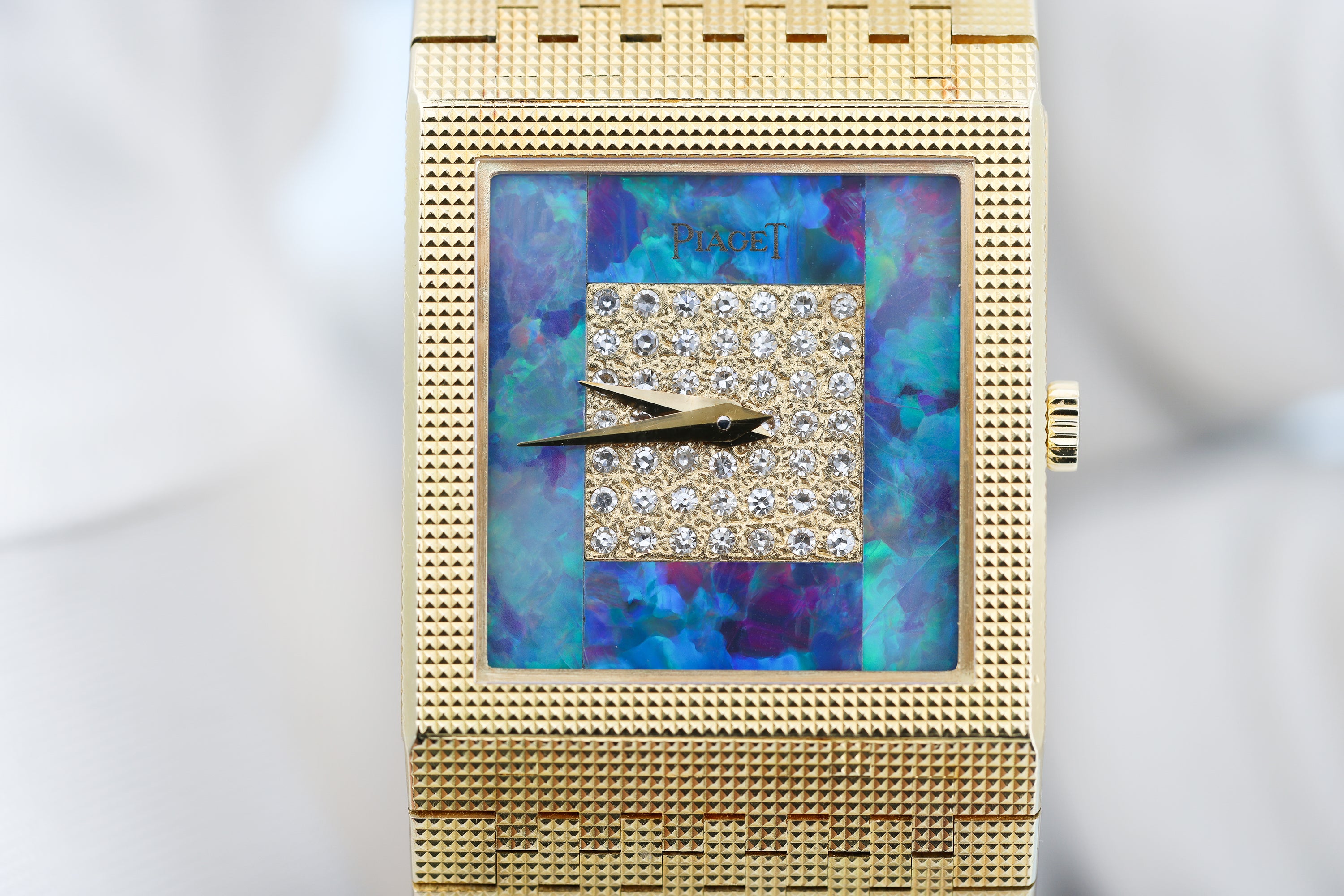 Piaget 1980s Wristwatch | REF. 9131 C 4 | Opal Diamond Dial | 18k Yellow Gold | 23mm | Manual Wind