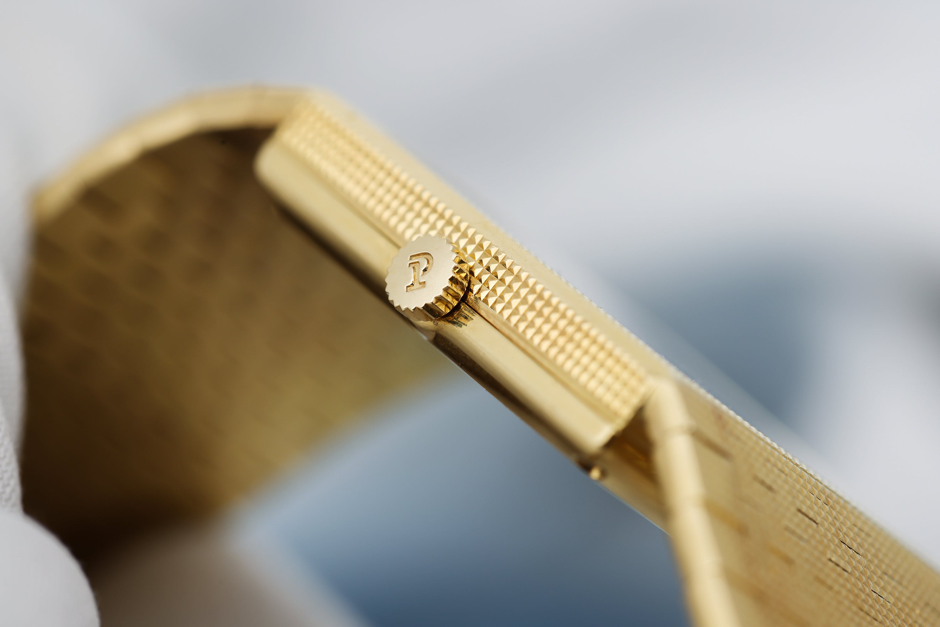 Piaget 1980s Wristwatch | REF. 9131 C 4 | Opal Diamond Dial | 18k Yellow Gold | 23mm | Manual Wind