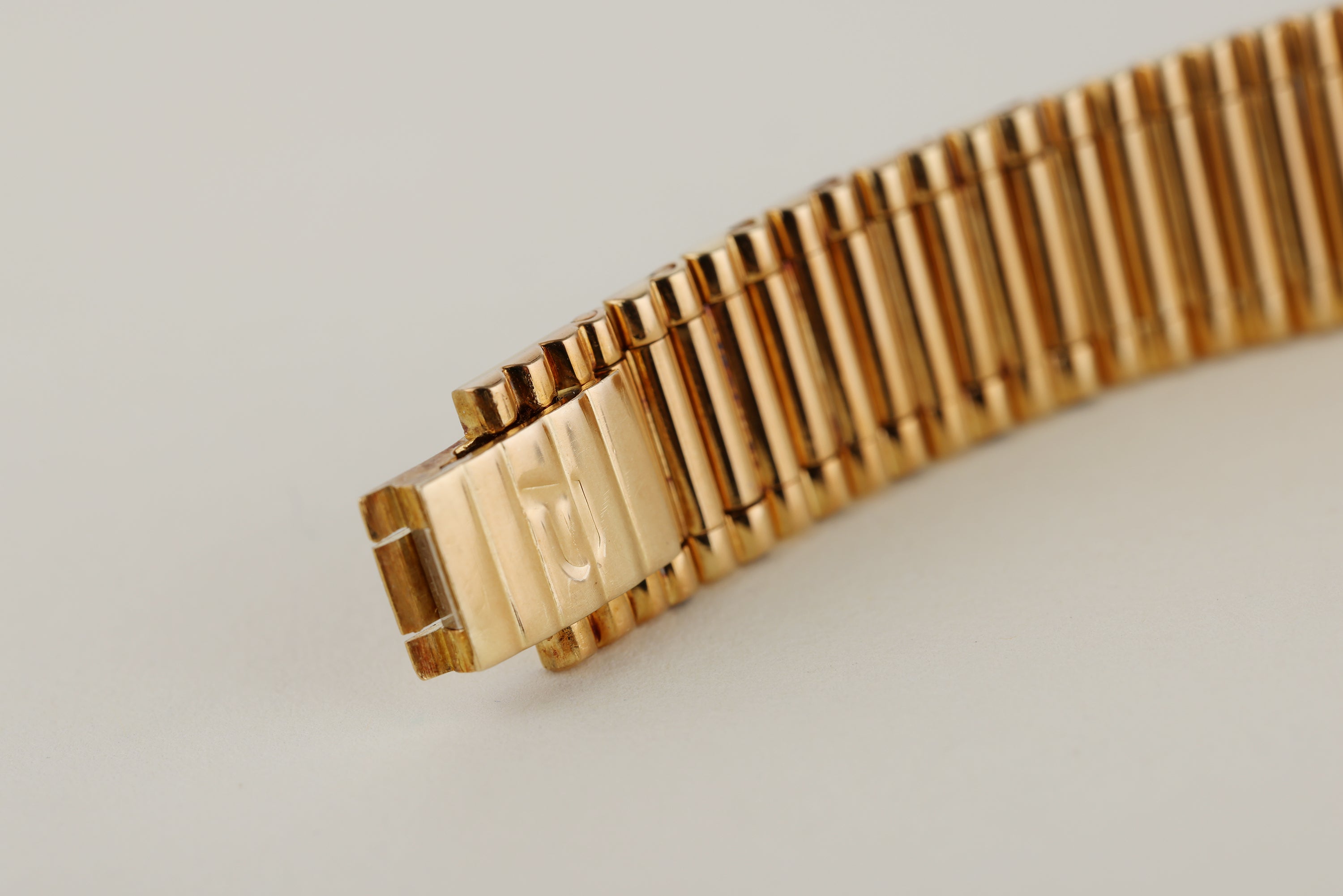 Unworn Piaget Vintage Ladies Wristwatch | REF. 8228 G 1 | Gold Dial - 3D Hour Markers | 22mm | 18k Yellow Gold | Quartz | 1982