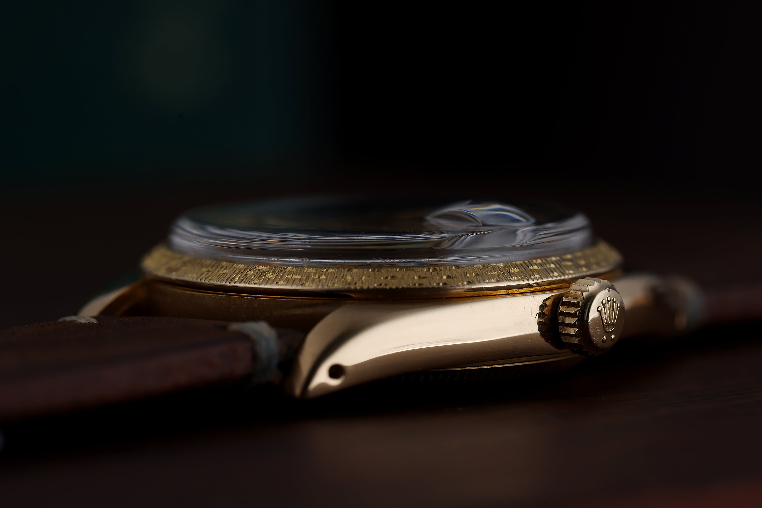 Rolex Date | REF. 1514 | Grey Dial | 34.5mm | 18k Yellow Gold | Unique Bezel | 1980