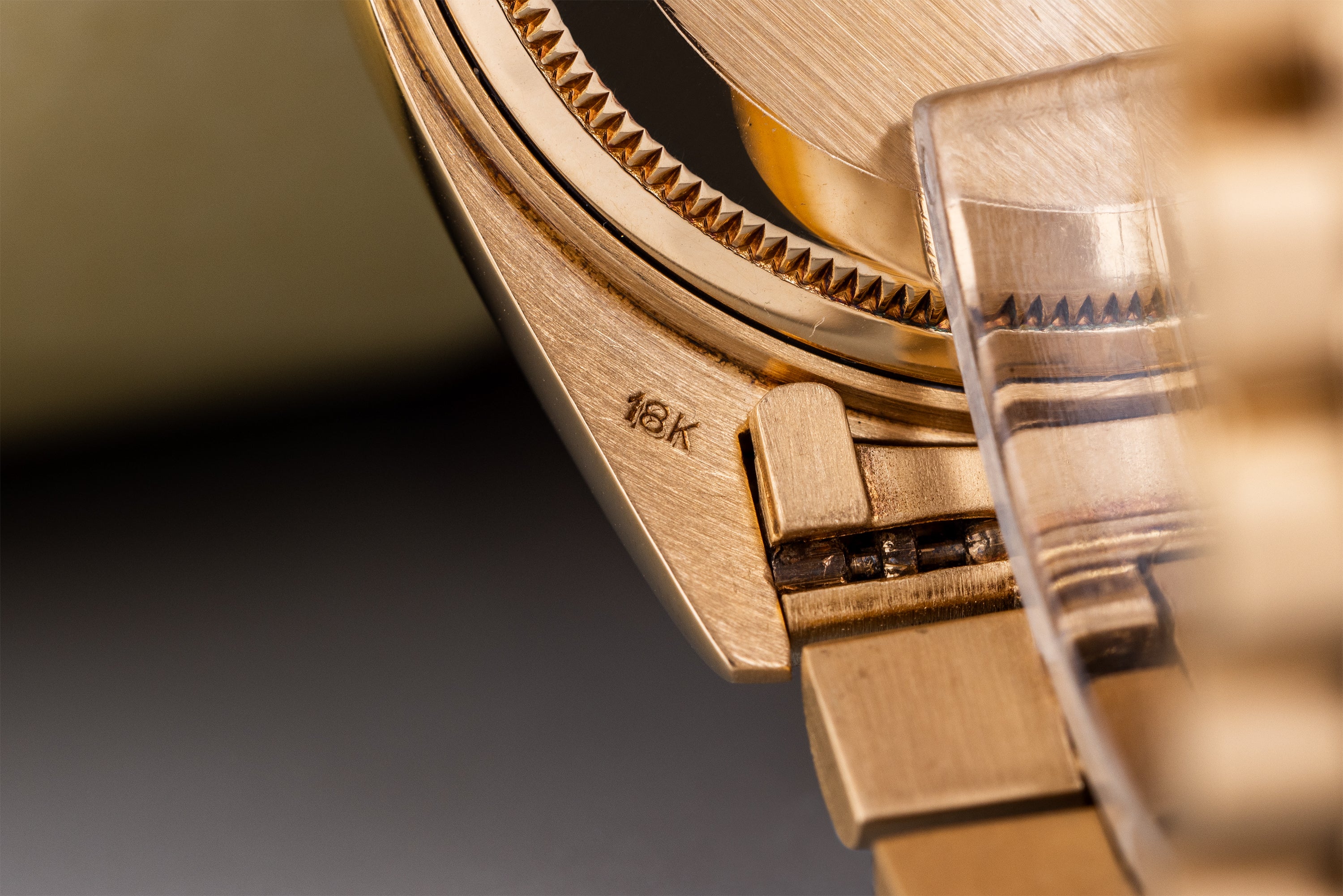 Rolex DateJust 36 | REF. 1600 | Grey Dial | 18k Yellow Gold | 1977 | Grained Texture Bezel & Bracelet