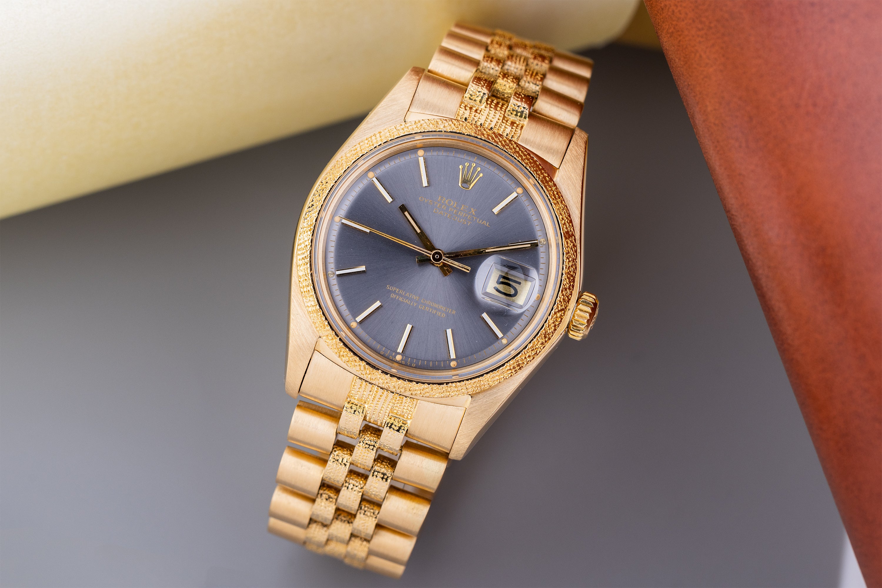 Rolex DateJust 36 | REF. 1600 | Grey Dial | 18k Yellow Gold | 1977 | Grained Texture Bezel & Bracelet