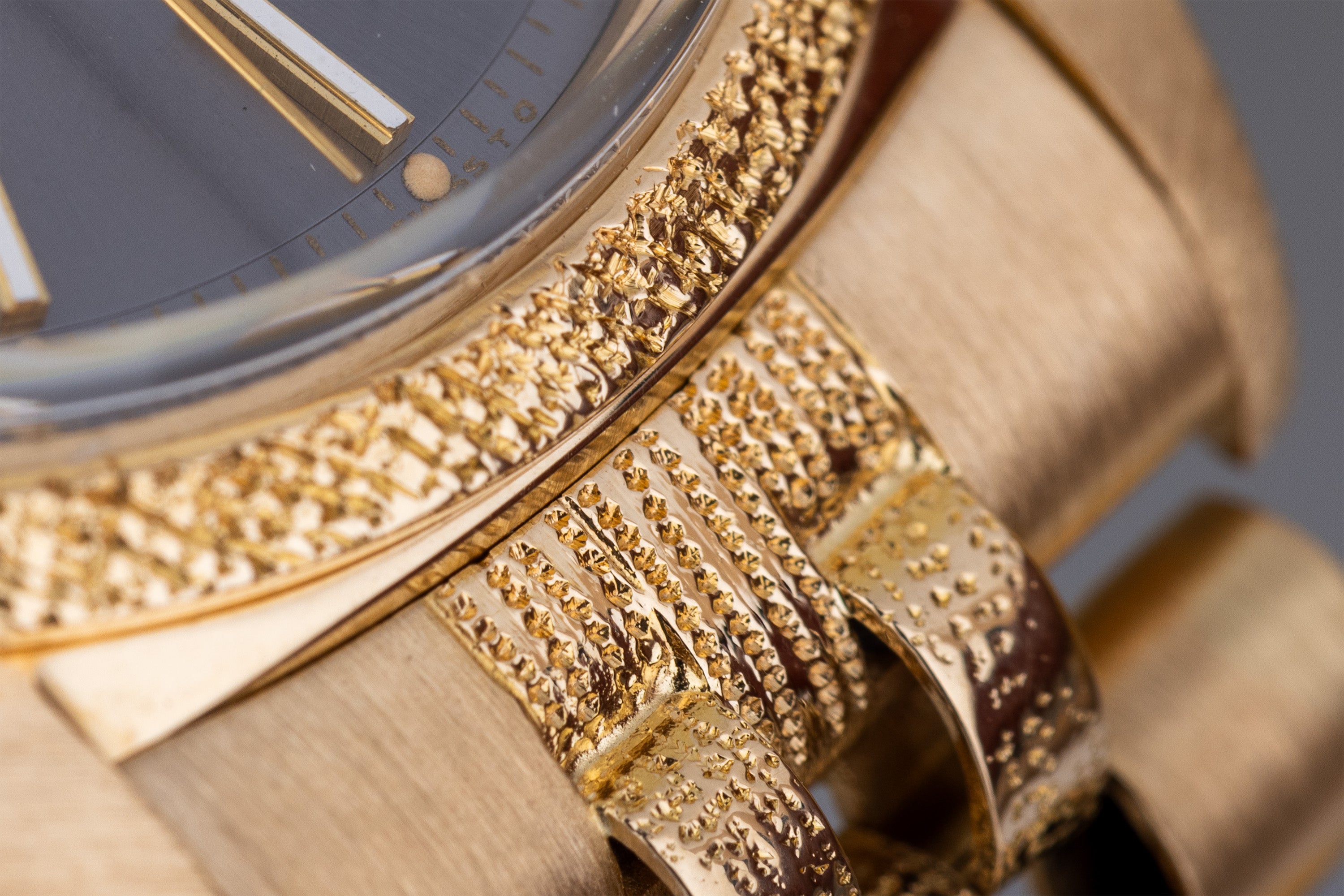 Rolex DateJust 36 | REF. 1600 | Grey Dial | 18k Yellow Gold | 1977 | Grained Texture Bezel & Bracelet