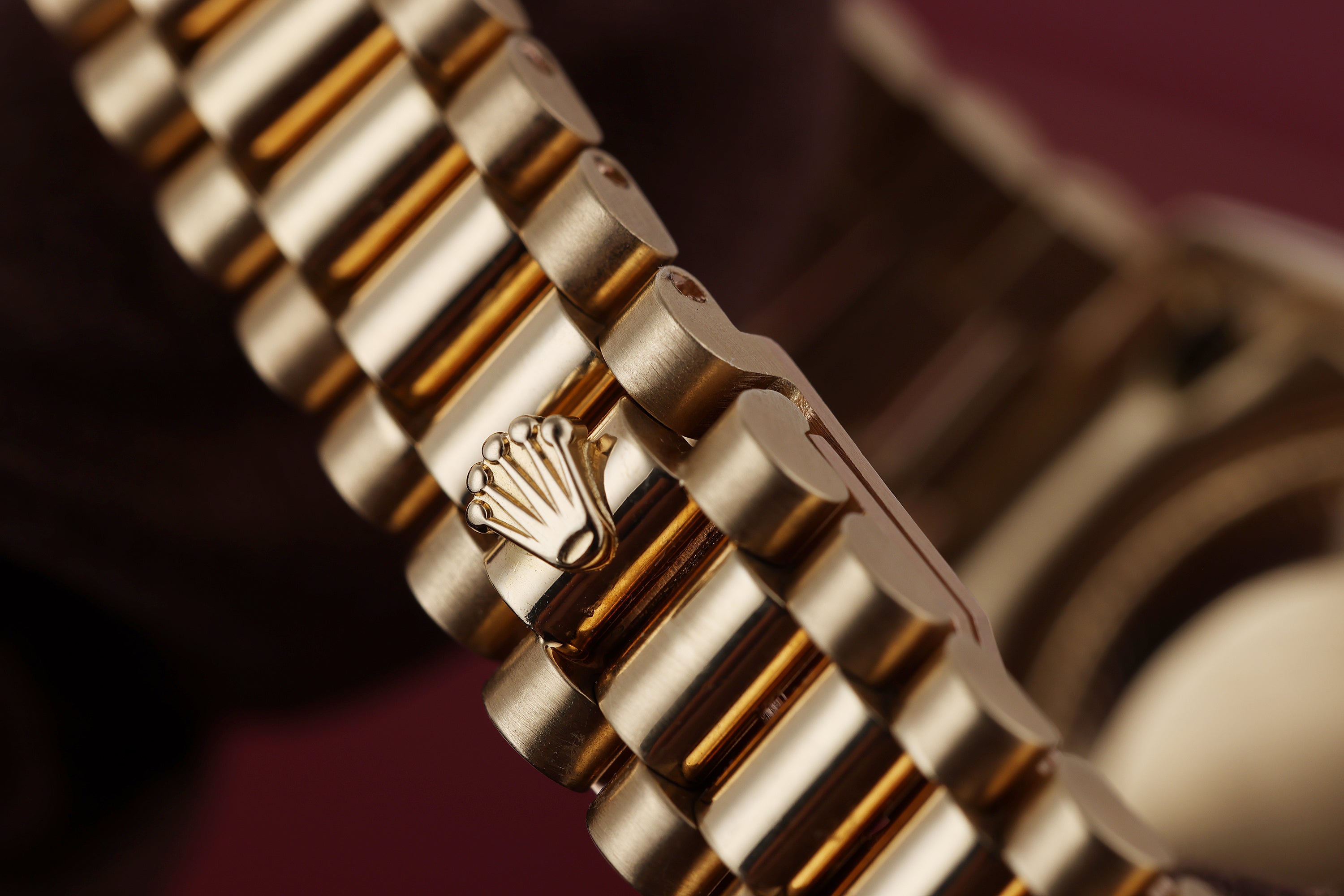 Rolex Lady DateJust 26 | REF. 69068 | Red Vignette Diamond Dial | Diamond & Ruby Bezel | 18k Yellow Gold | 1990