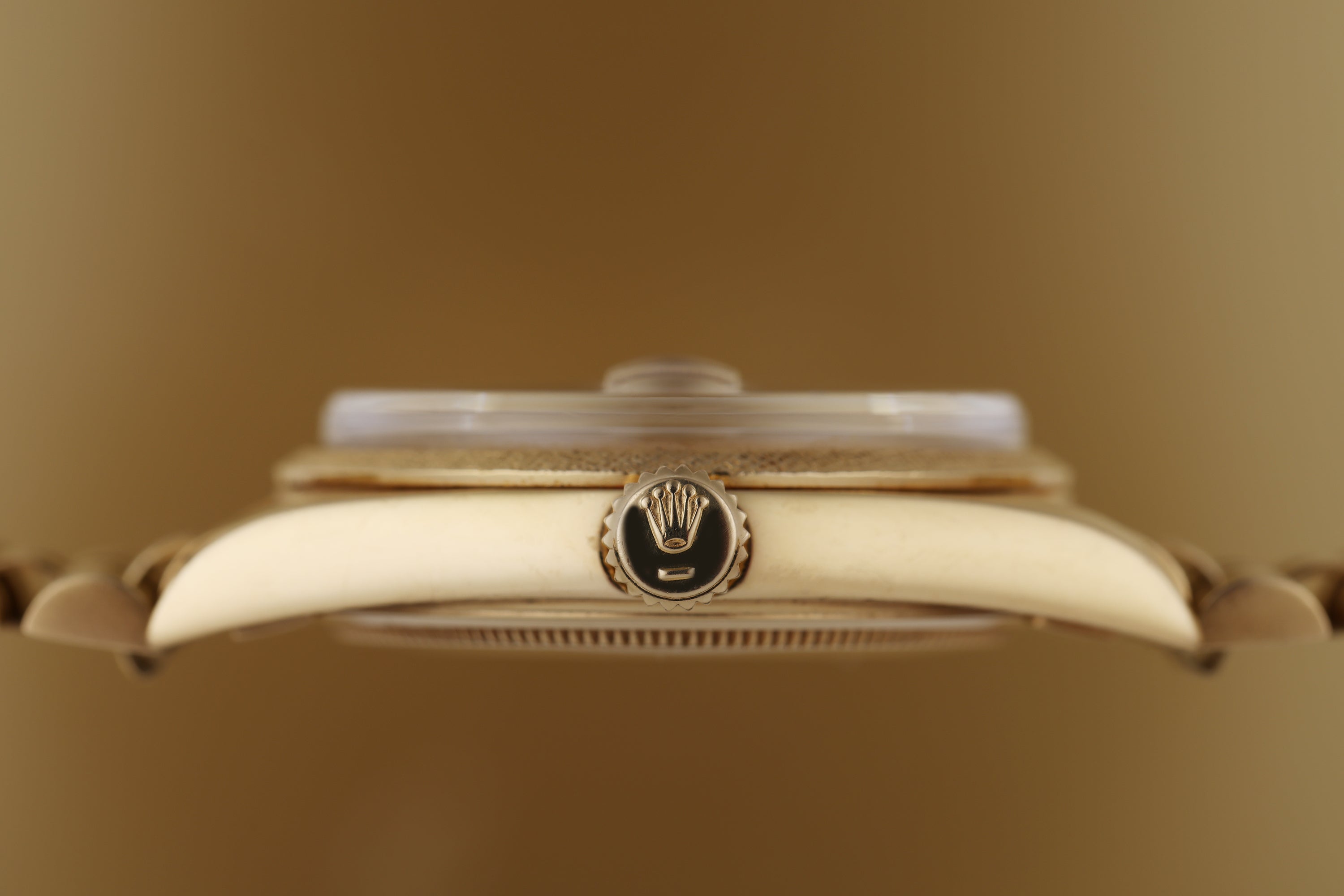 Rare Rolex DateJust Morellis Finish | REF. 1611 | Gold Dial | 18k Yellow Gold | 1977