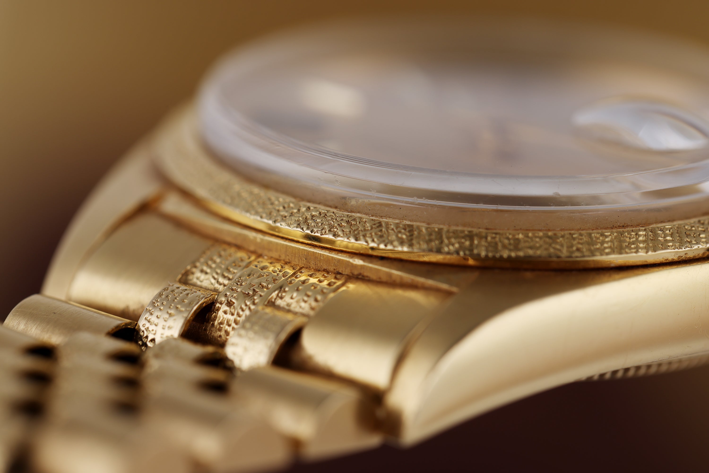 Rare Rolex DateJust Morellis Finish | REF. 1611 | Gold Dial | 18k Yellow Gold | 1977