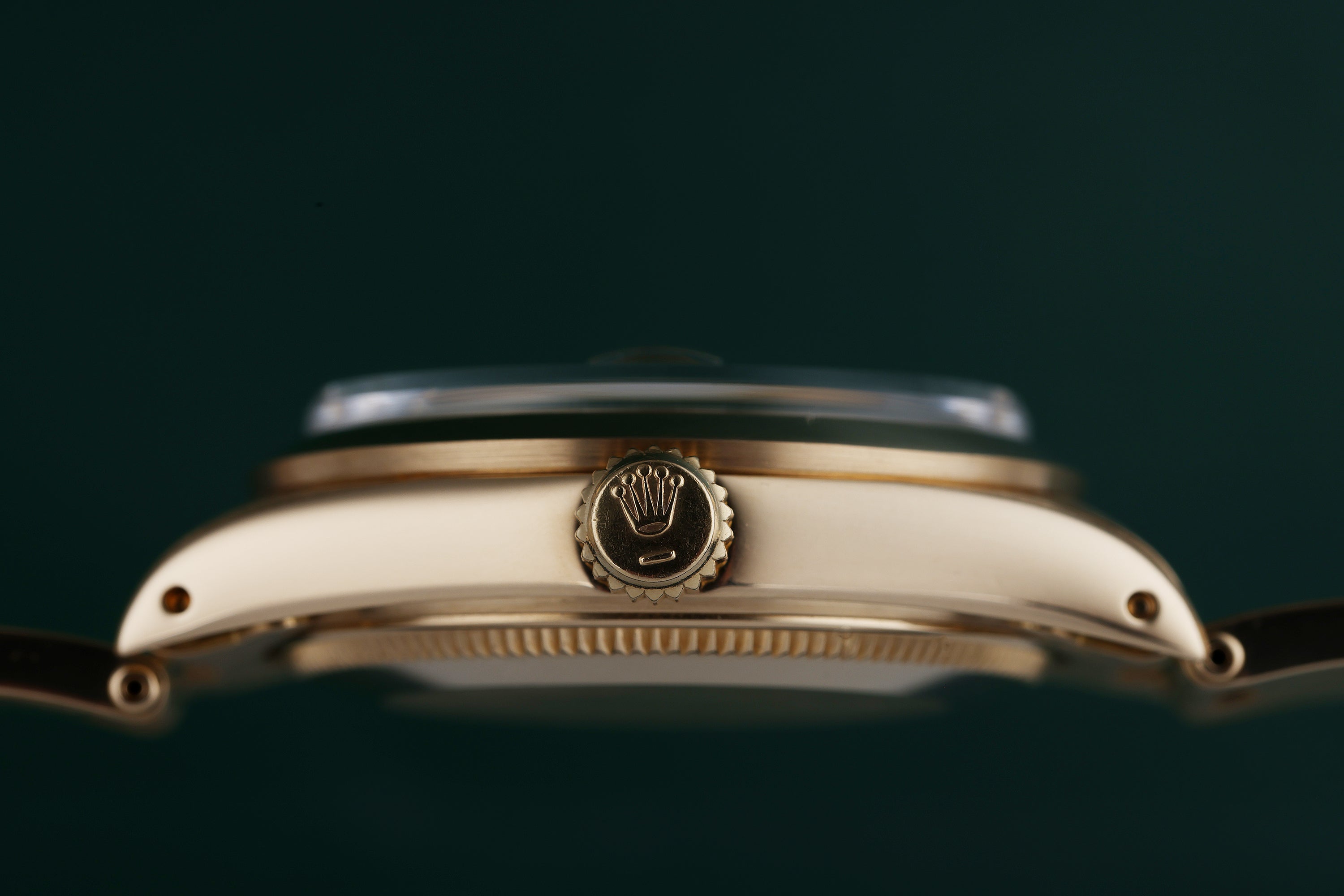 Rolex DateJust 31 | REF. 6824 | Champagne Dial | 18k Yellow Gold | 30mm | 1981