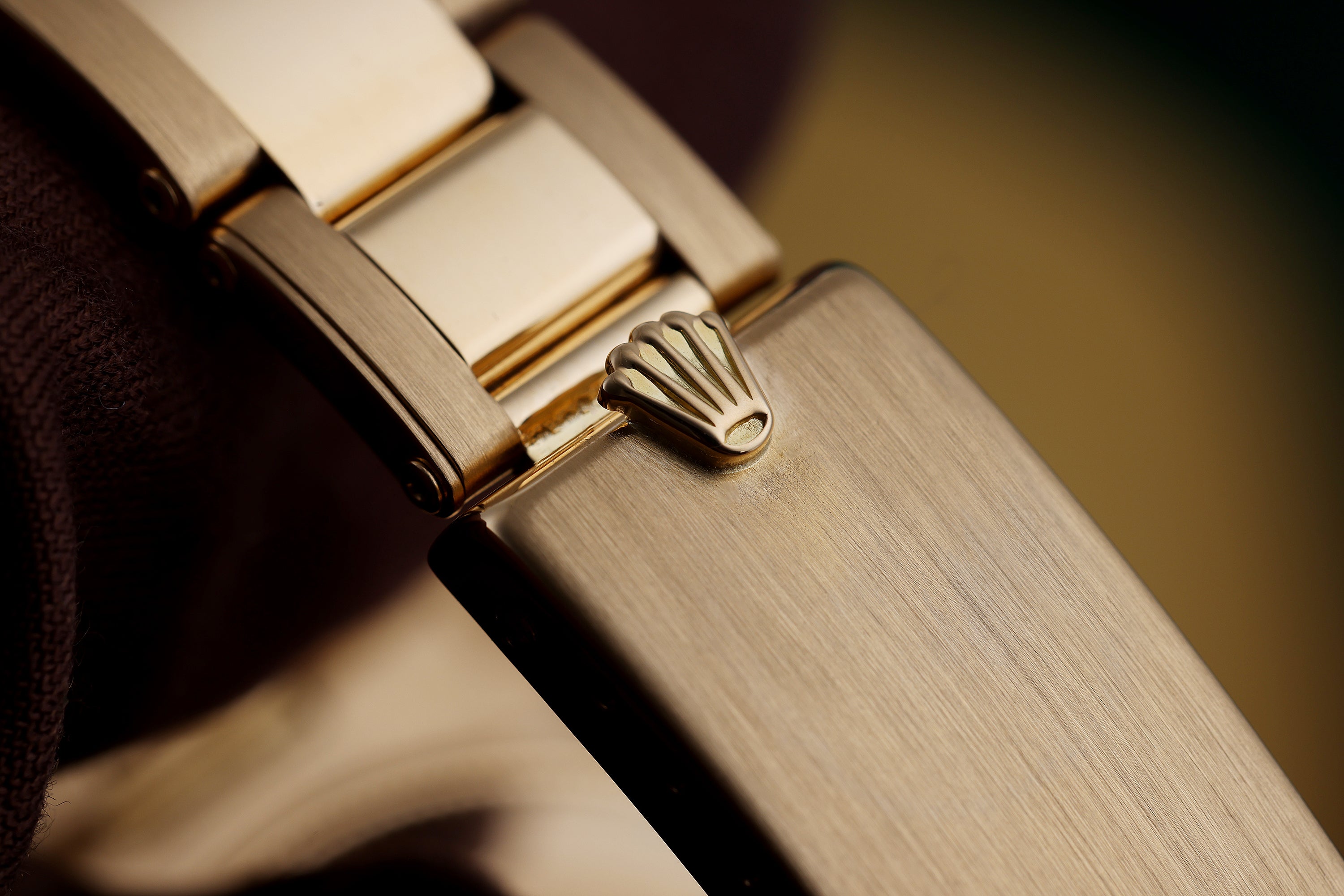 Rolex DateJust 31 | REF. 6824 | Champagne Dial | 18k Yellow Gold | 30mm | 1981