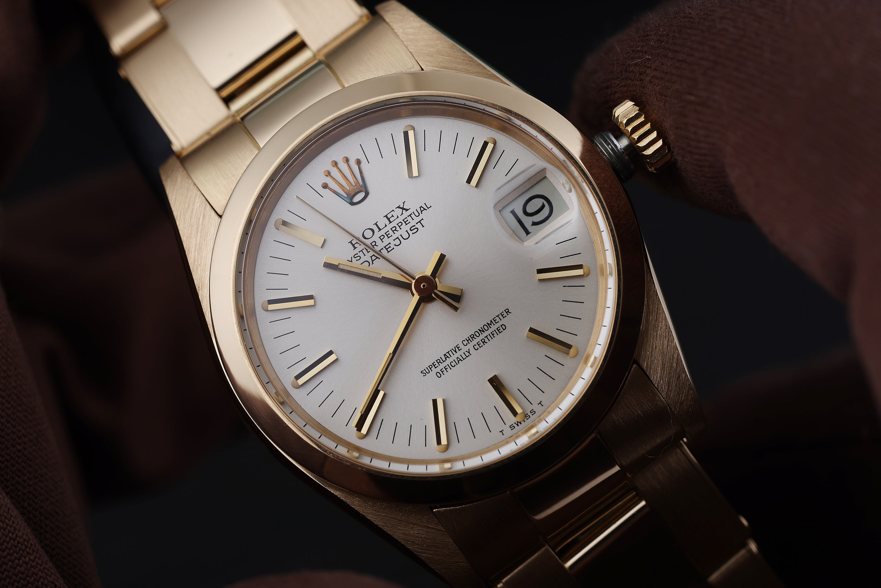 Rolex DateJust 31 | REF. 6824 | Champagne Dial | 18k Yellow Gold | 30mm | 1981