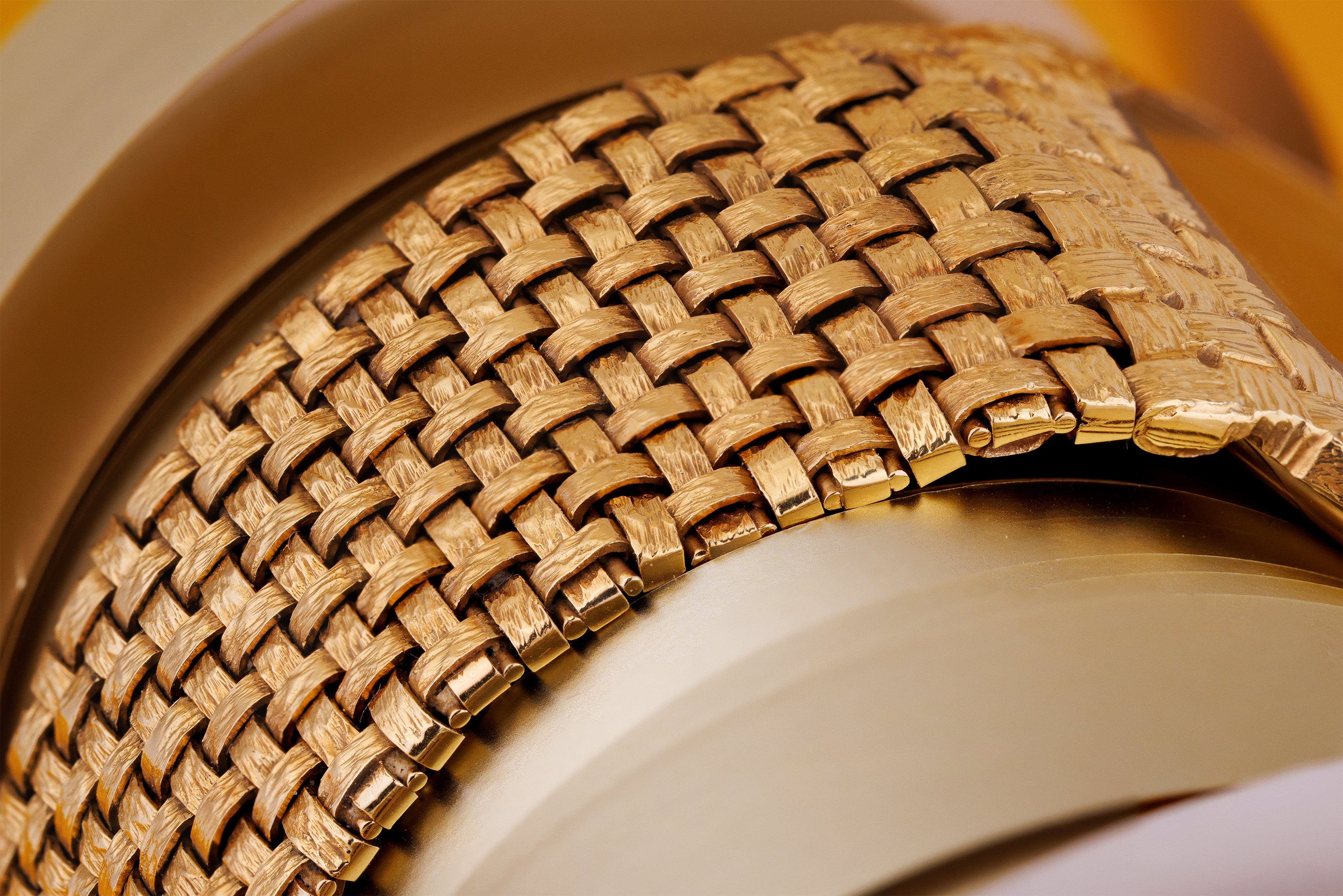 Vacheron Constantin 1970's Vintage Wristwatch | Onyx Dial | Woven Bracelet | 18k Yellow Gold | 31.5mm | Manual Wind