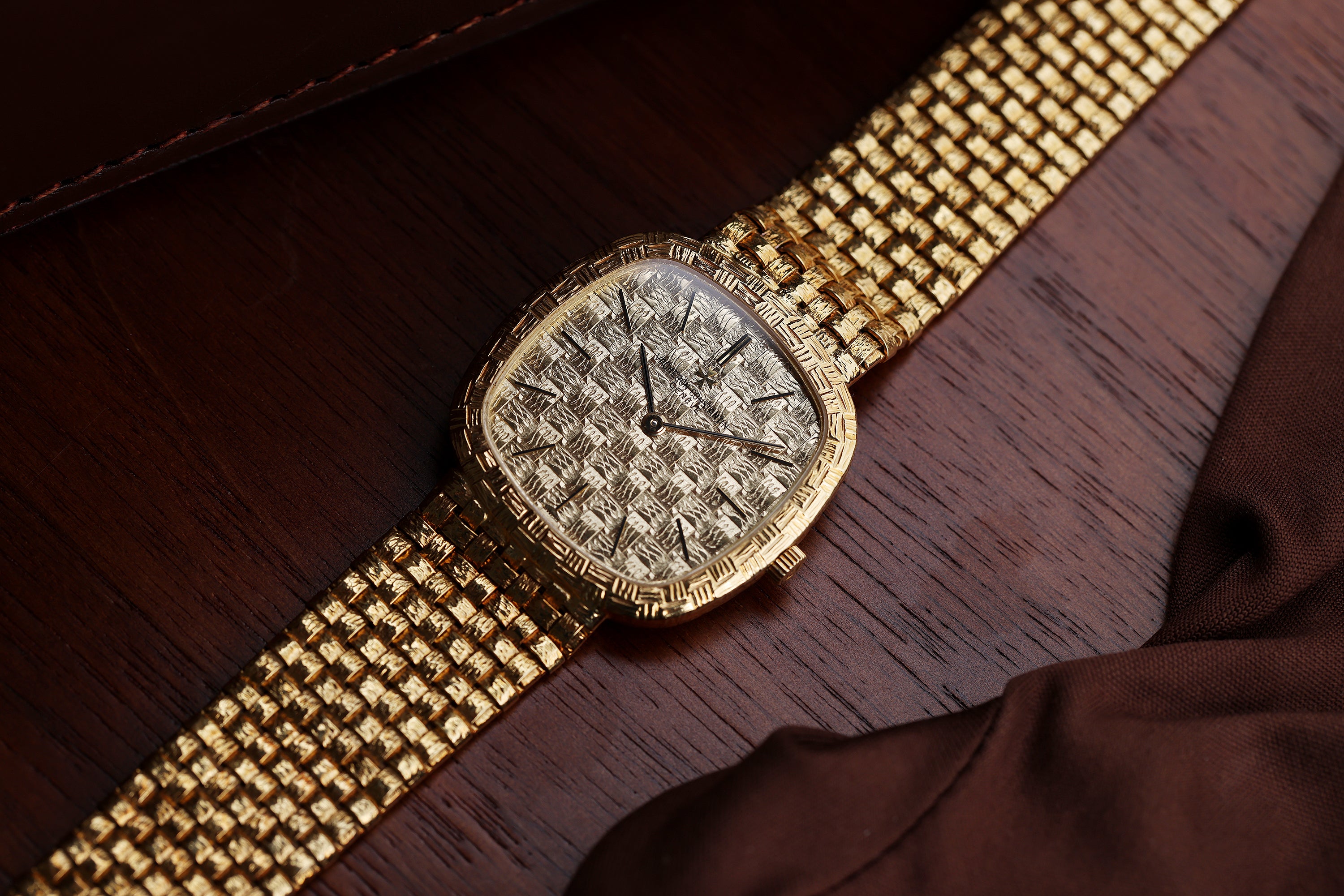 Vacheron Constantin 1980's Vintage Wristwatch | 18k Yellow Gold | 30mm | Woven Bracelet