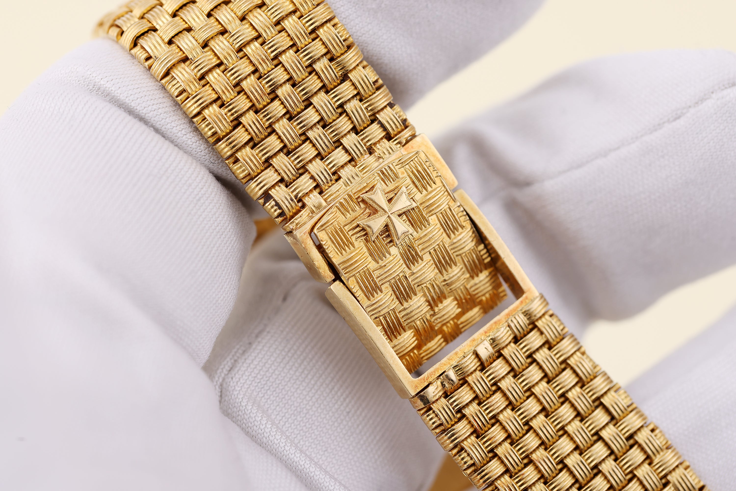Vacheron Constantin 1980's Vintage Wristwatch | 18k Yellow Gold | 30mm | Woven Bracelet