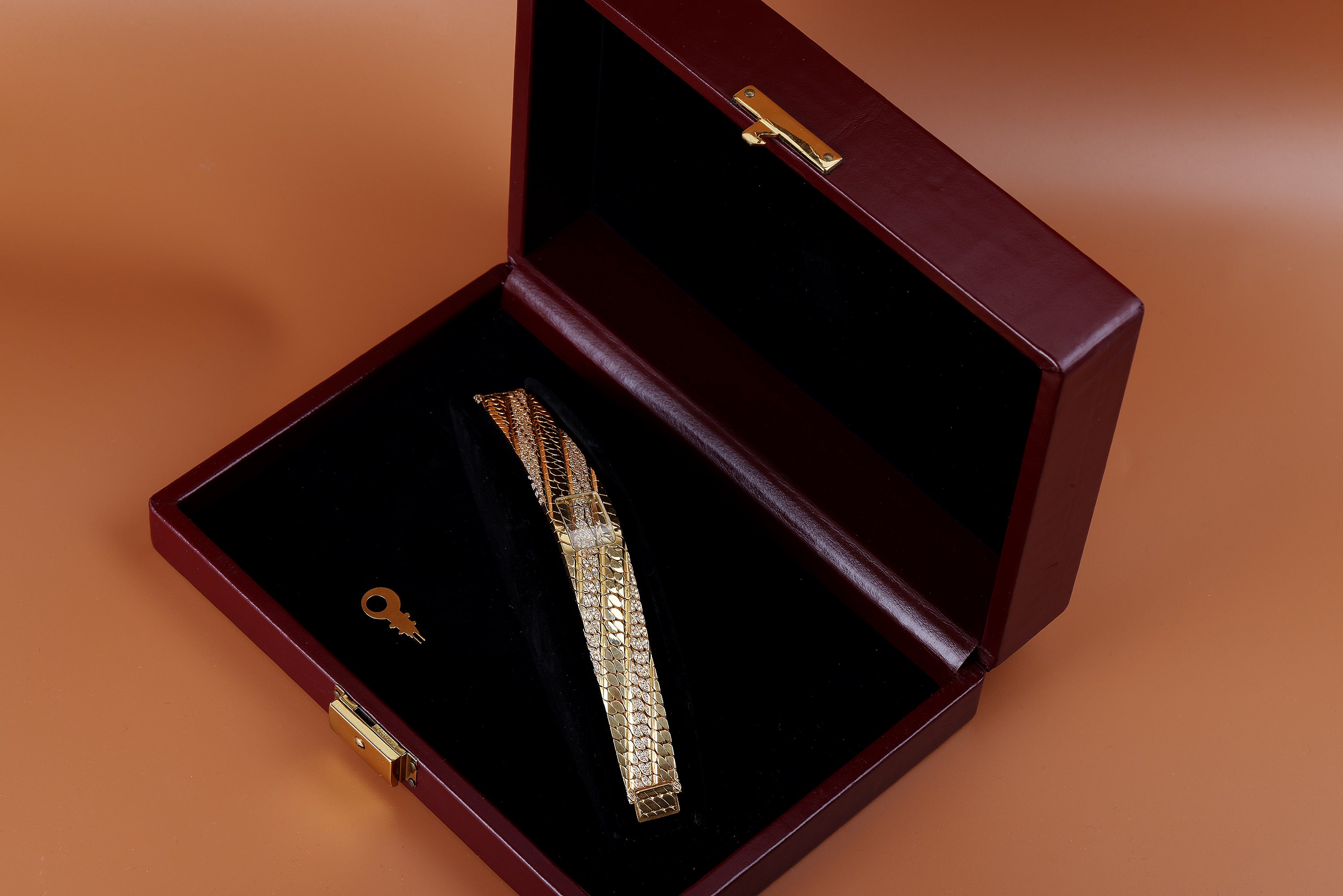 Vacheron Constantin 1990's Wristwatch | Pavé Diamond & Scale Textured | 18k Yellow Gold | 22mm | Quartz | Box