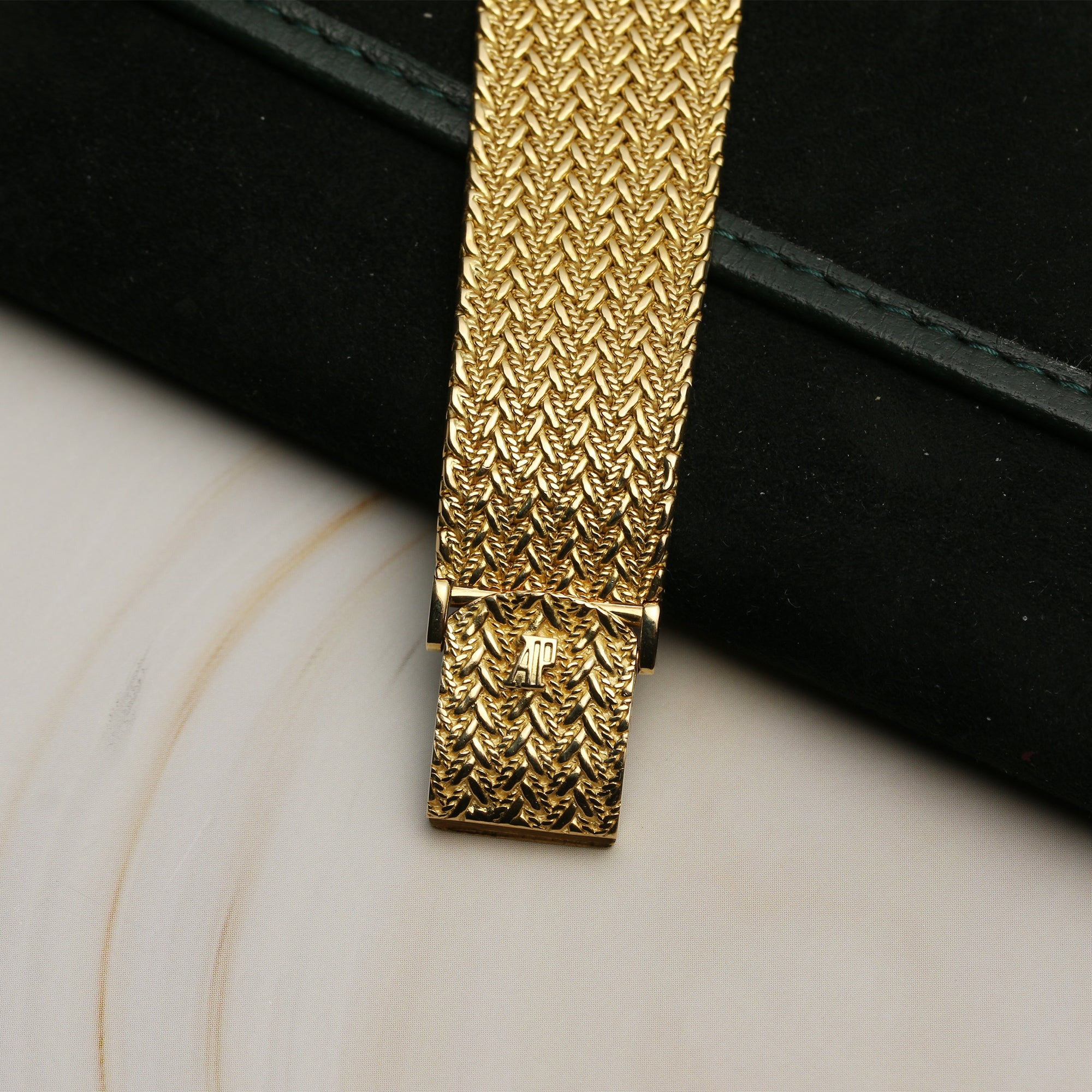 Audemars Piguet Vintage Integrated Woven Bracelet Wristwatch in 18k Yellow Gold ref. BA 4164 G498