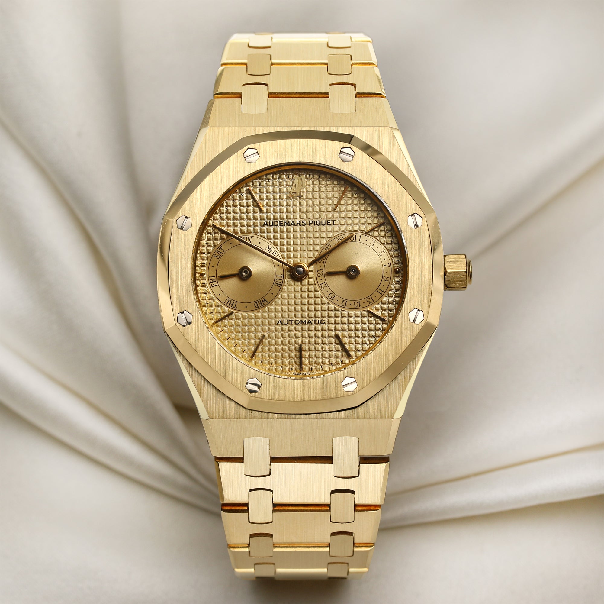 Audemars Piguet Royal Oak Day Date 25572BA 25572BA.OO.0789BA01 18k Yellow Gold