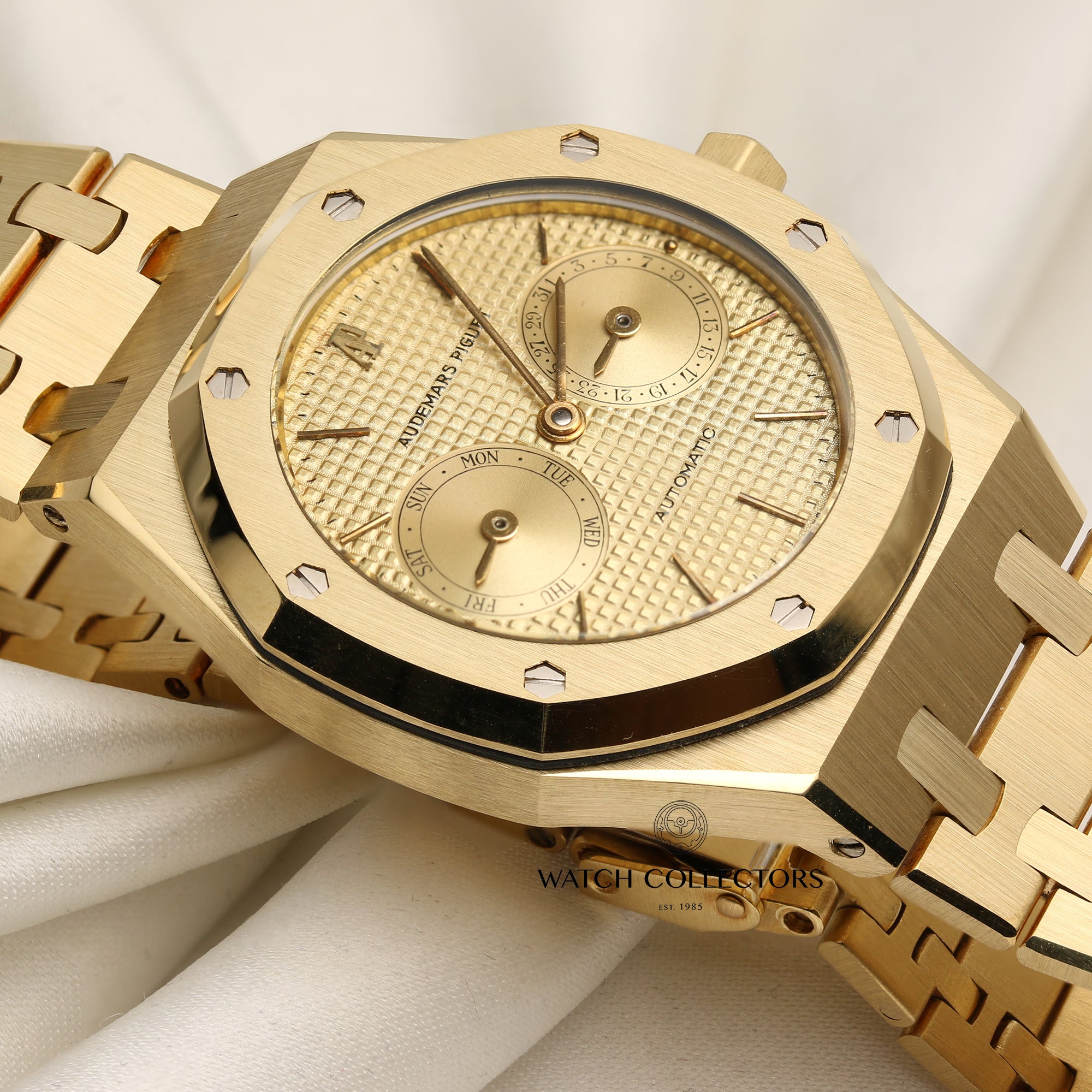 Audemars Piguet Royal Oak Day Date 25572BA 25572BA.OO.0789BA01 18k Yellow Gold