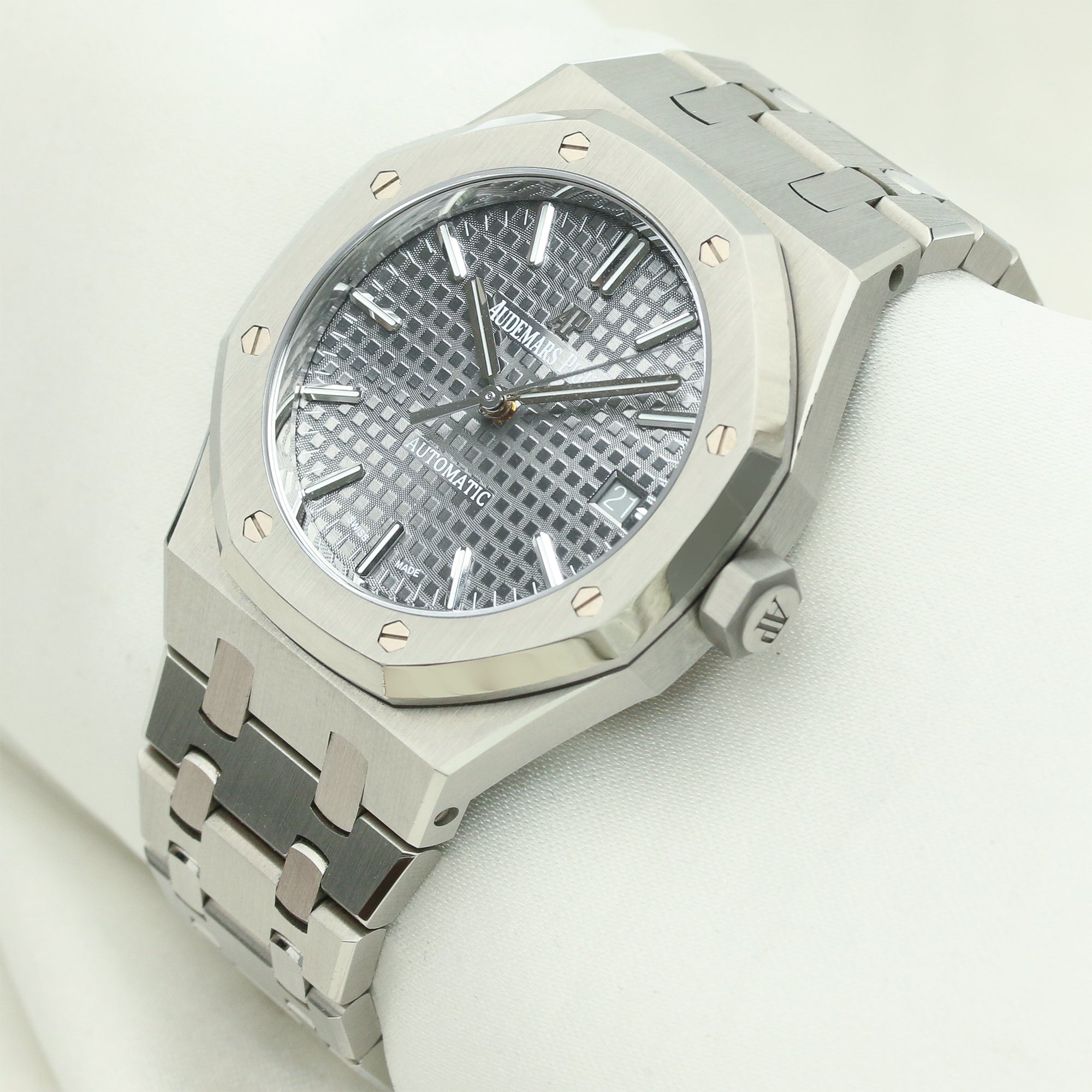 Audemars Piguet Royal Oak Stainless Steel Second Hand Watch Collectors 3-2