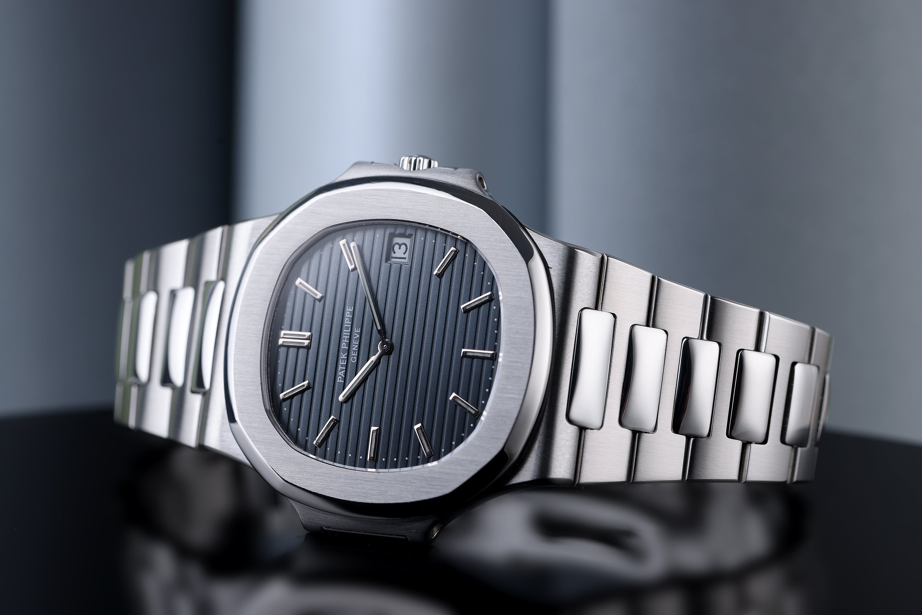 Patek Philippe Nautilus 'Jumbo' | REF. 3700 | Stainless Steel | 42mm