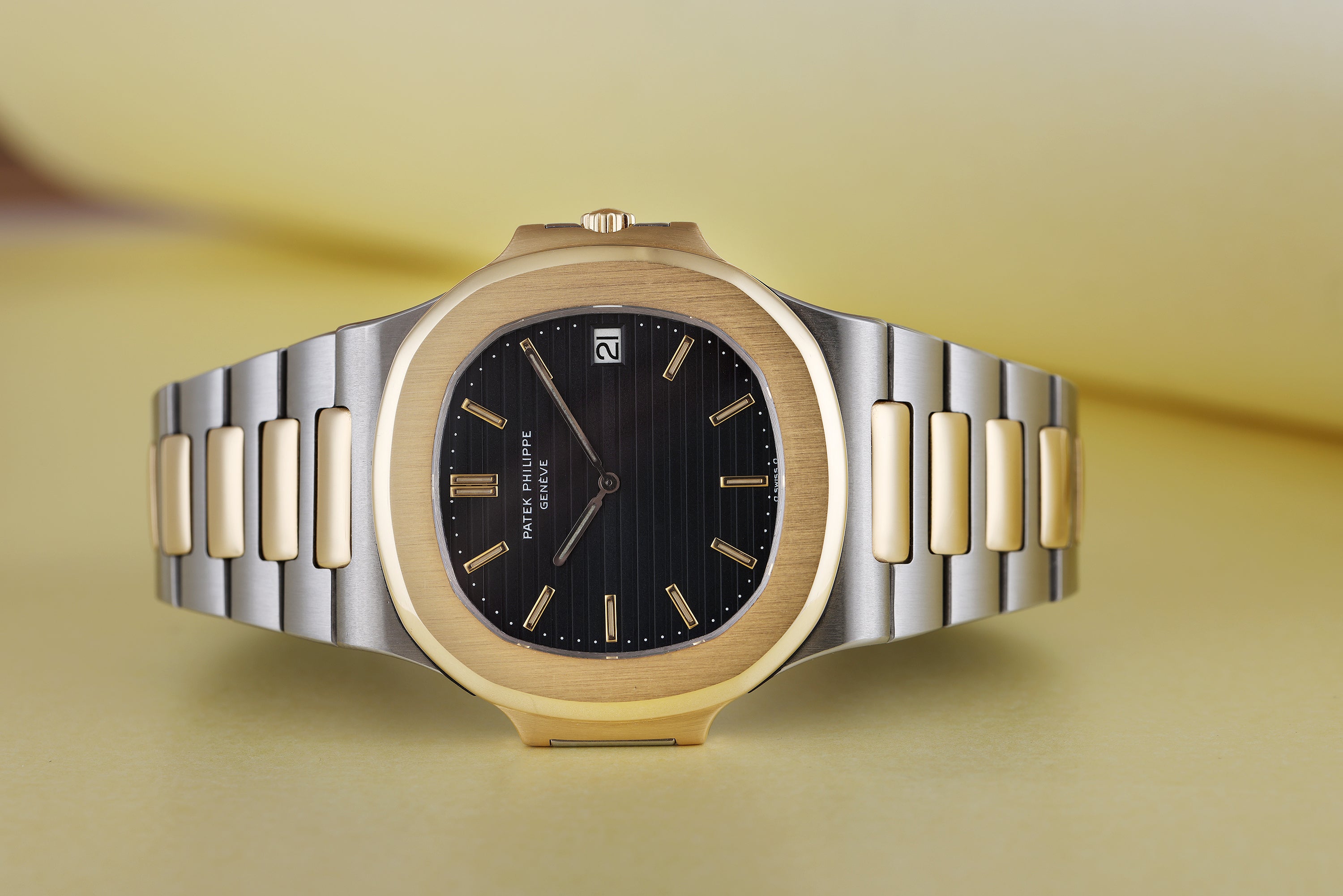 Patek Philippe Nautilus 'Jumbo' | REF. 3700-11AJ | Stainless Steel & 18k Yellow Gold | 42mm