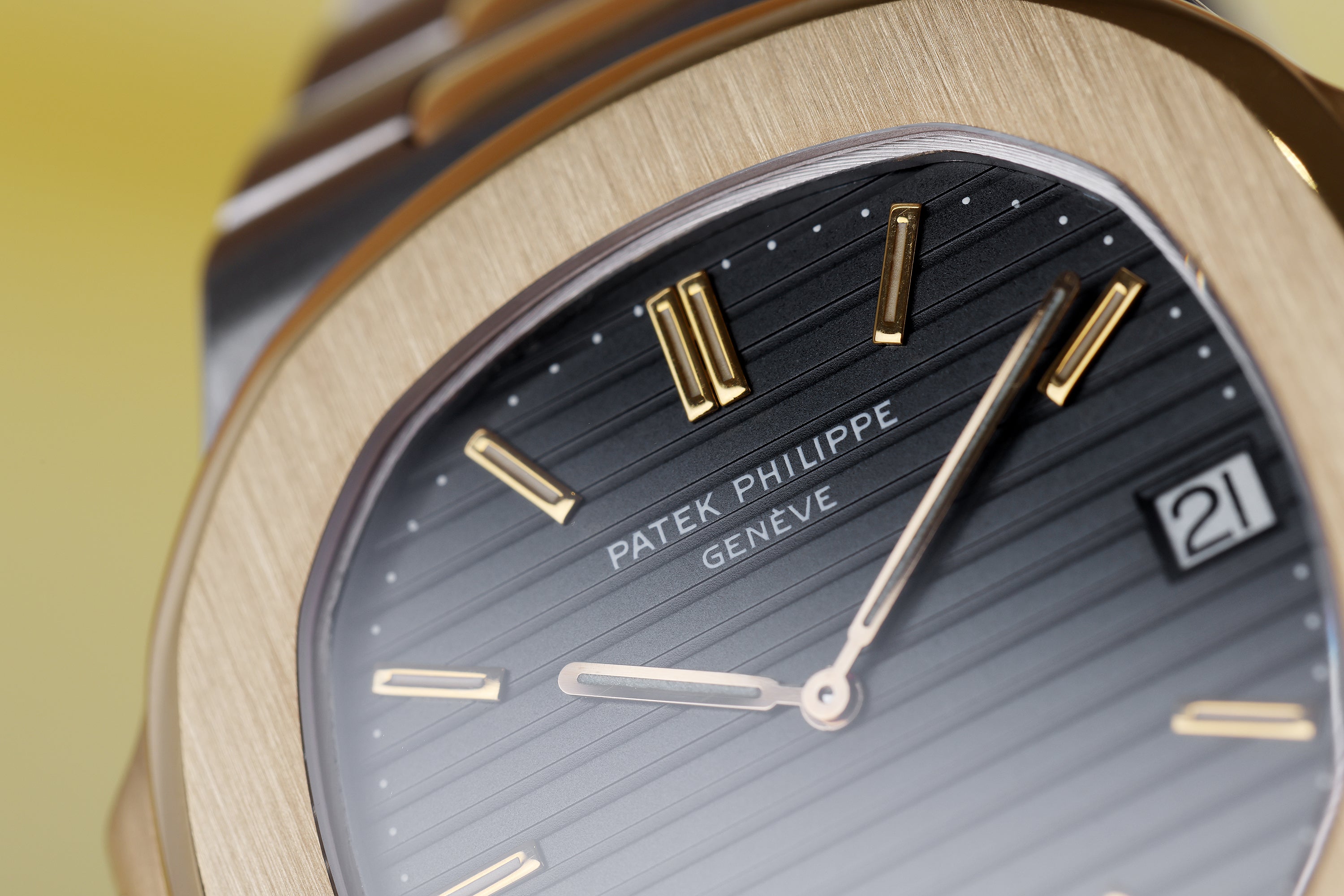Patek Philippe Nautilus 'Jumbo' | REF. 3700-11AJ | Stainless Steel & 18k Yellow Gold | 42mm