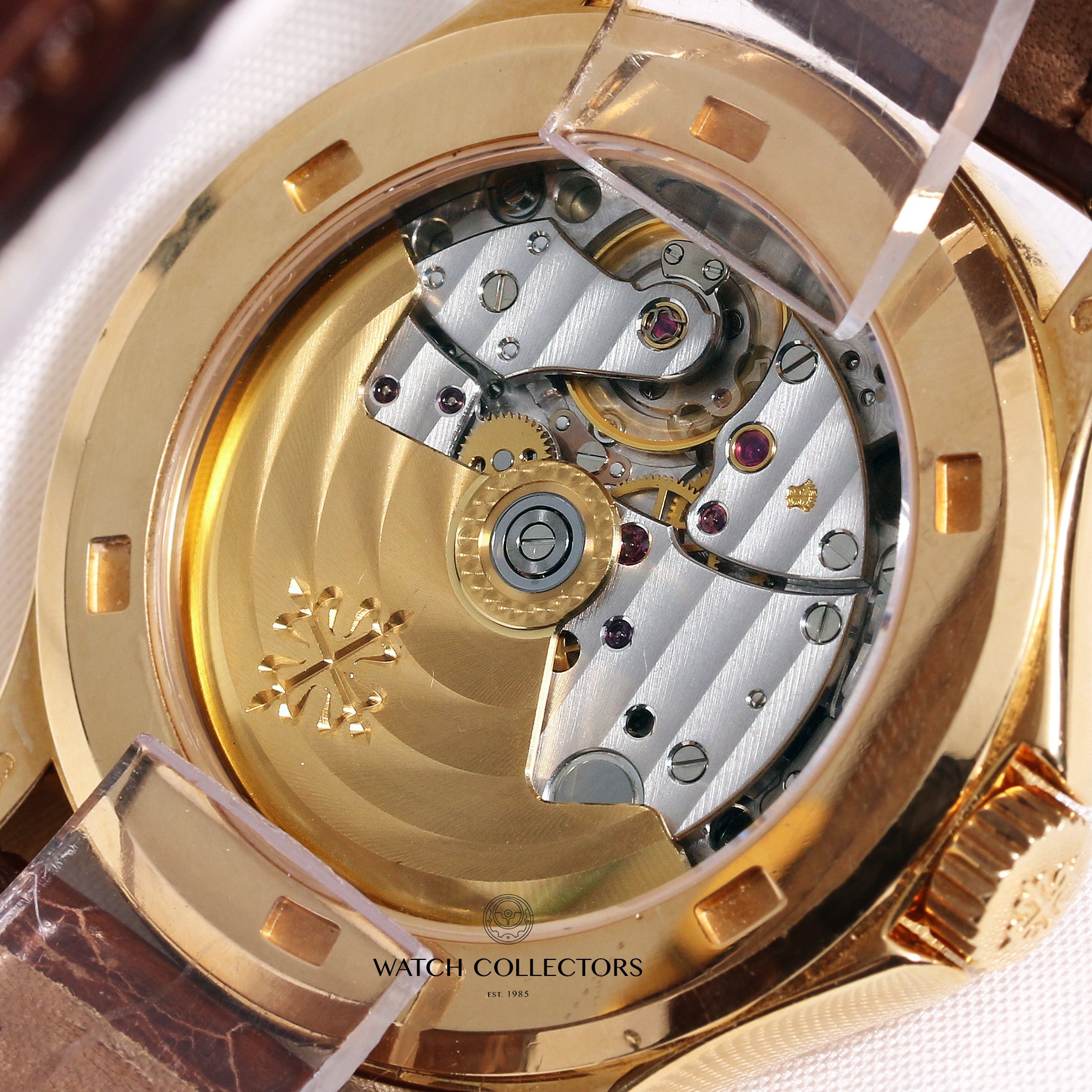 patek_philippe_calatrava_5117j-001_18k_yellow_gold_second_hand_watch_collectors_7_