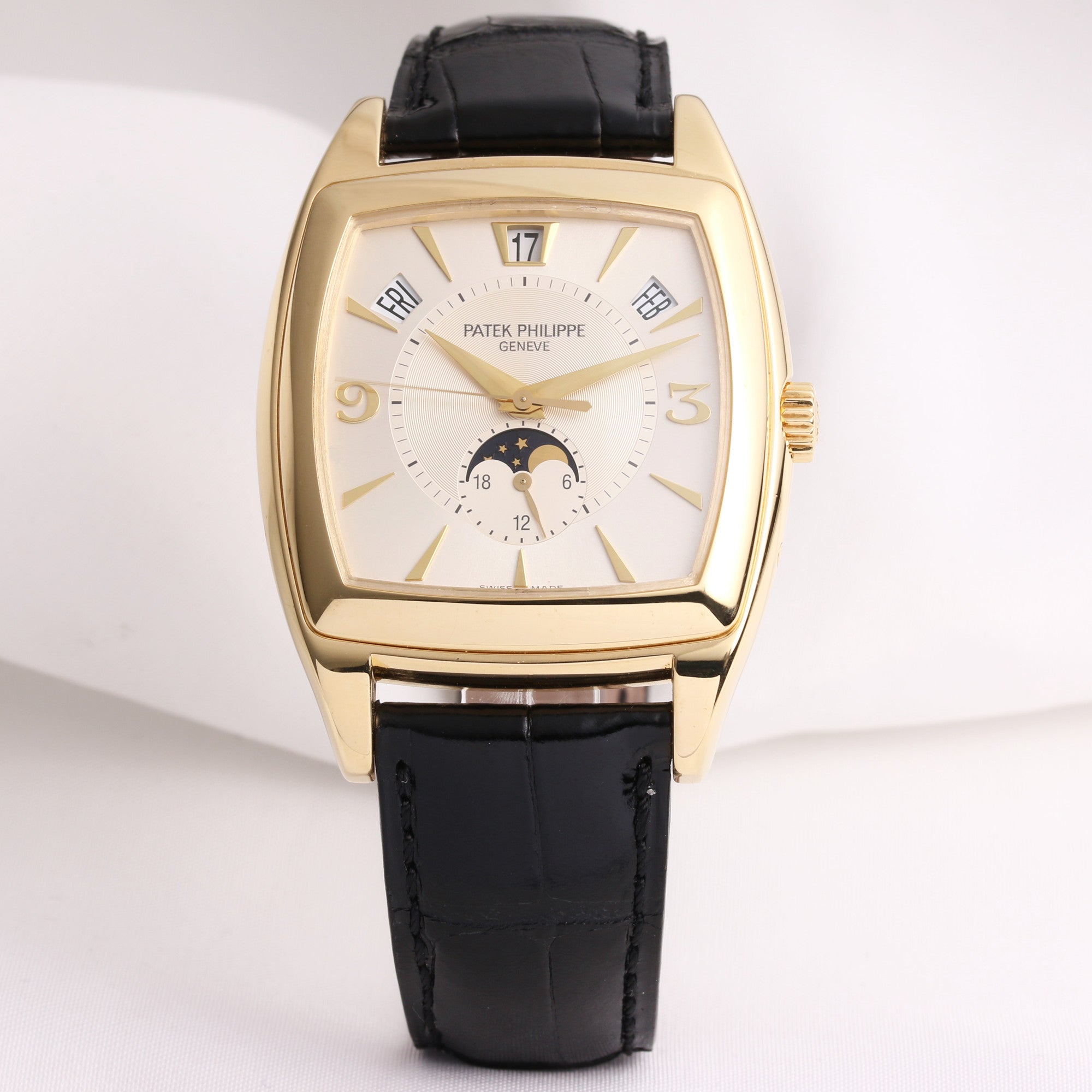 patek_philippe_gondolo_calendario_5135j_18k_yellow_gold_second_hand_watch_collectors_1.jpg